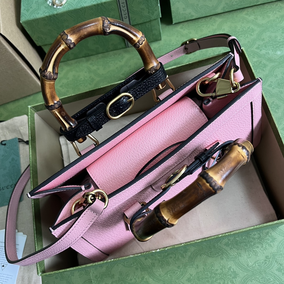 Gucci Elegant Pink Leather Crossbody & Handbag