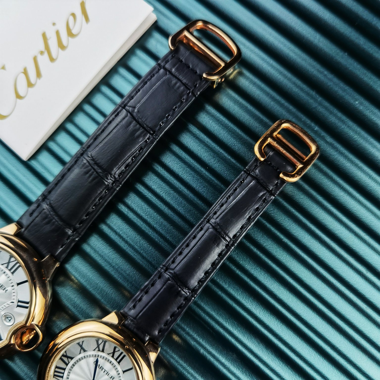 Cartier Prestigious Golden Unisex Quartz Watch