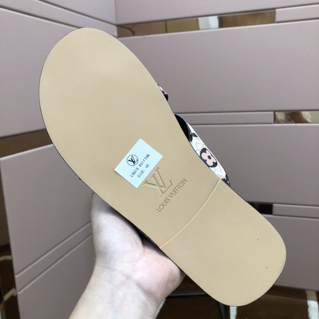 LV Fashionable Classic Versatile Leather Slippers
