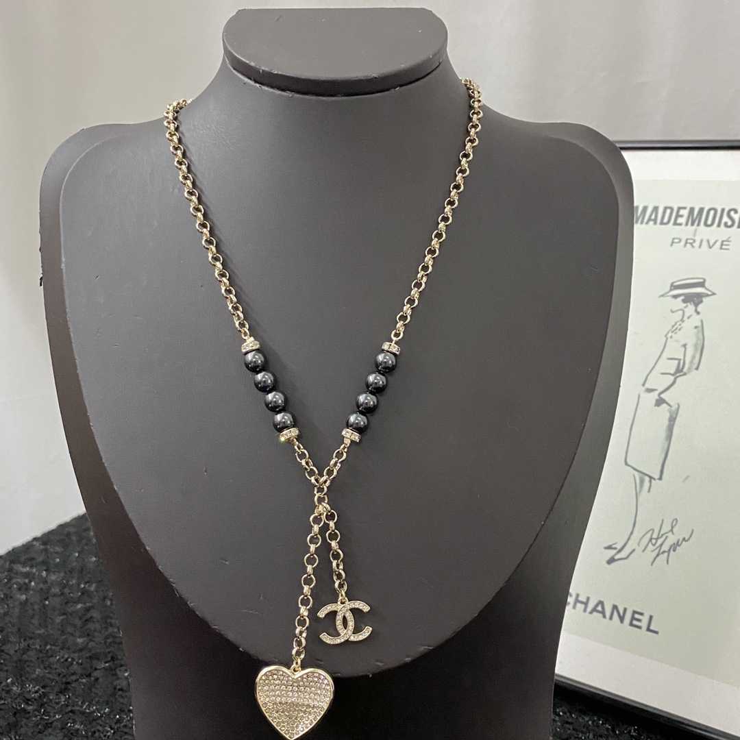Chanel Gradient Diamond Heart Pearl Necklac