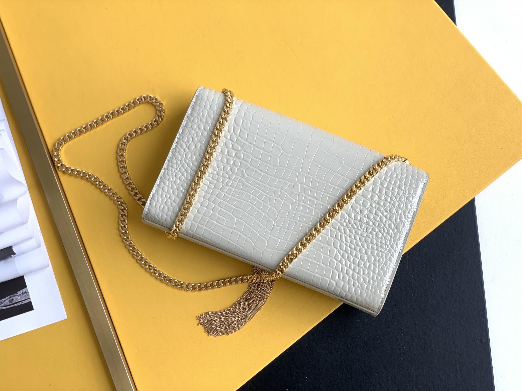 Saint Laurent Classic Chain Shoulder/Crossbody Bag in White for Women