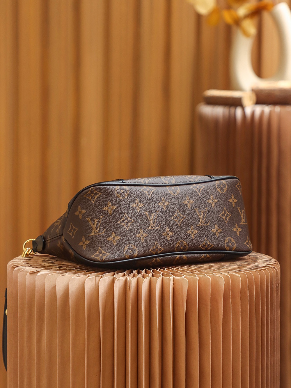 Louis Vuitton Classic Vintage-Inspired Underarm Bag