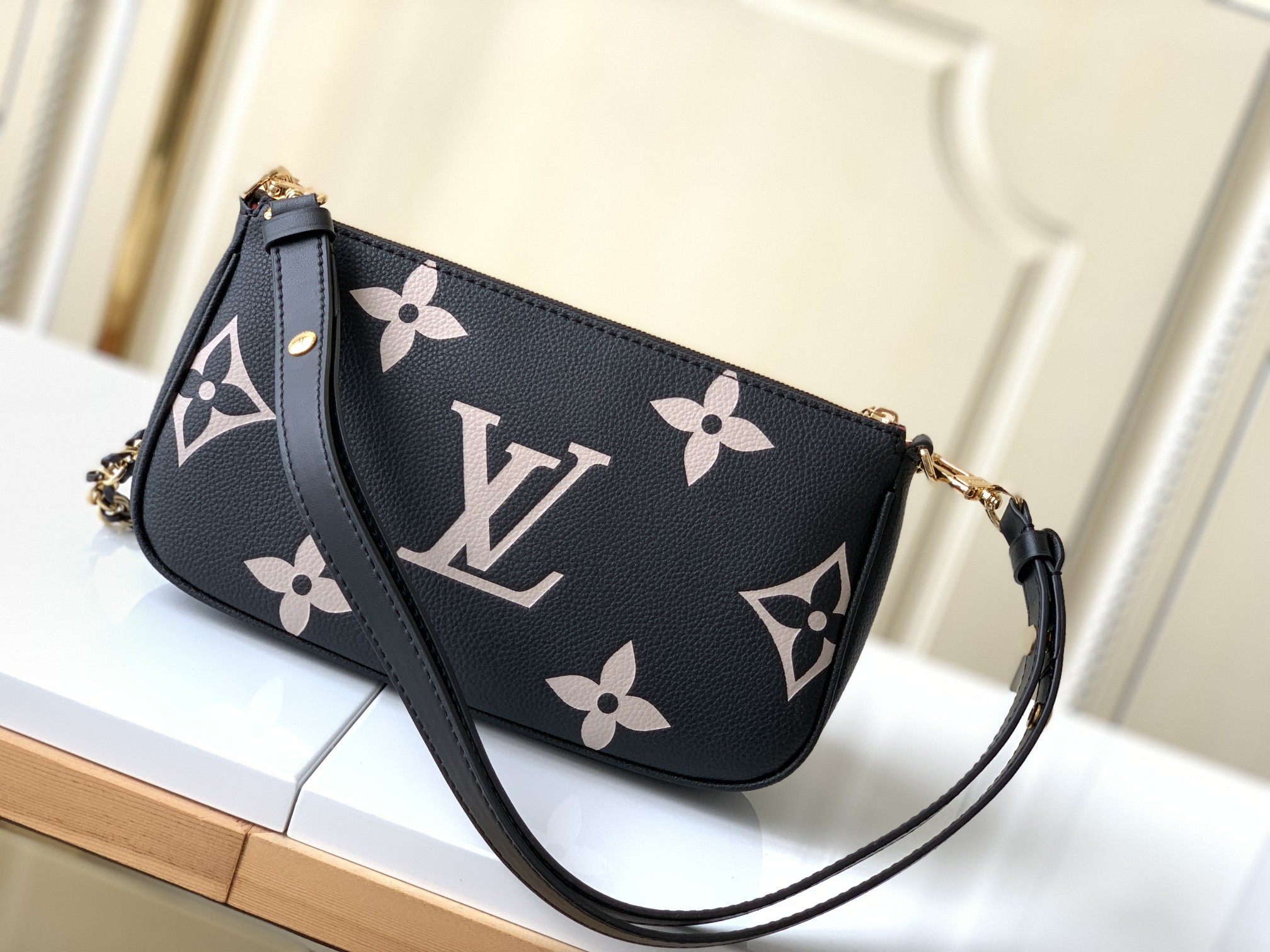 Louis Vuitton Classic Vintage-Inspired Crossbody/Shoulder Bag