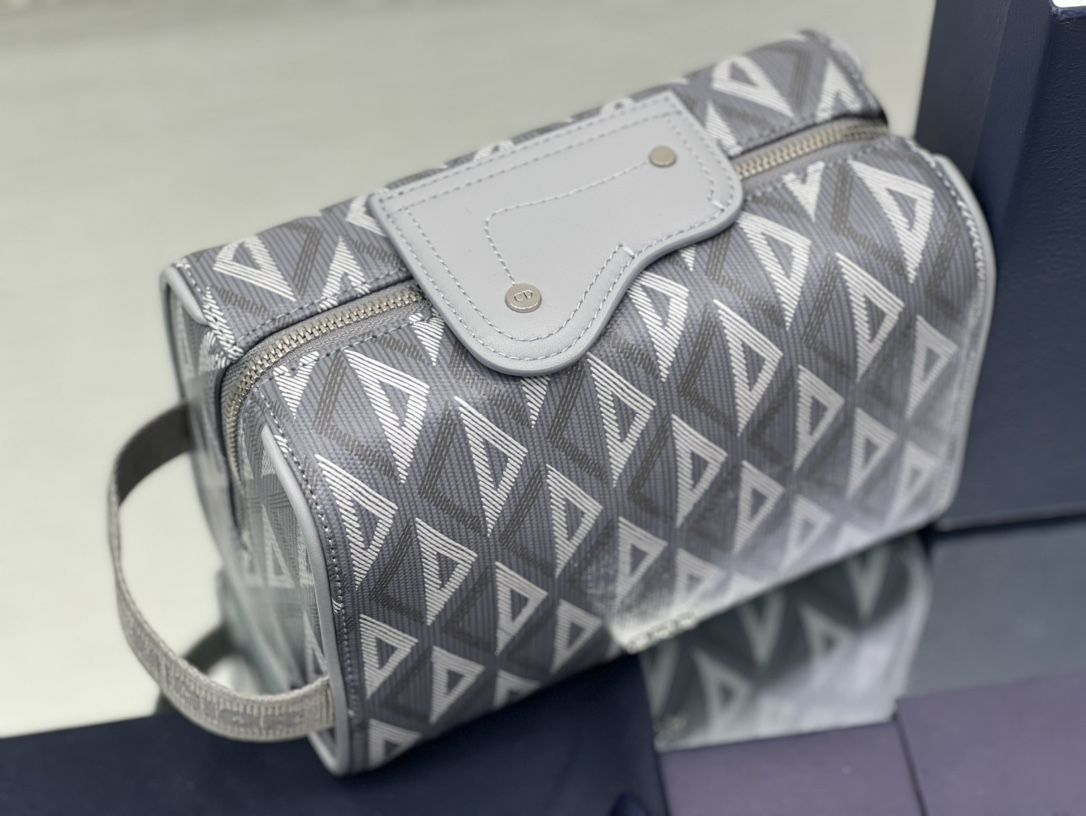 DIOR Lingot Toiletry Bag