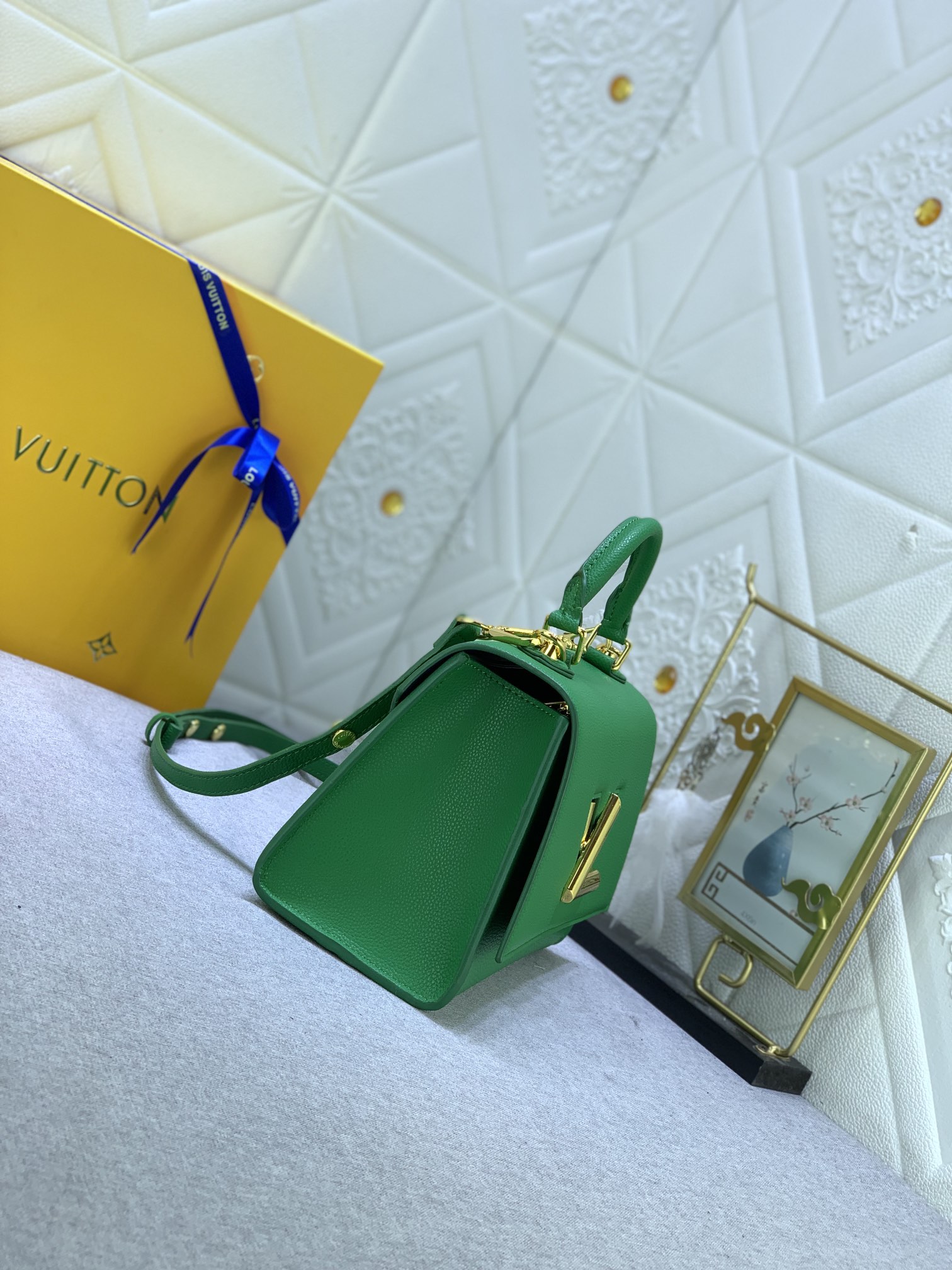 Louis Vuitton Stylish Versatile Leather Crossbody/Shoulder Bag