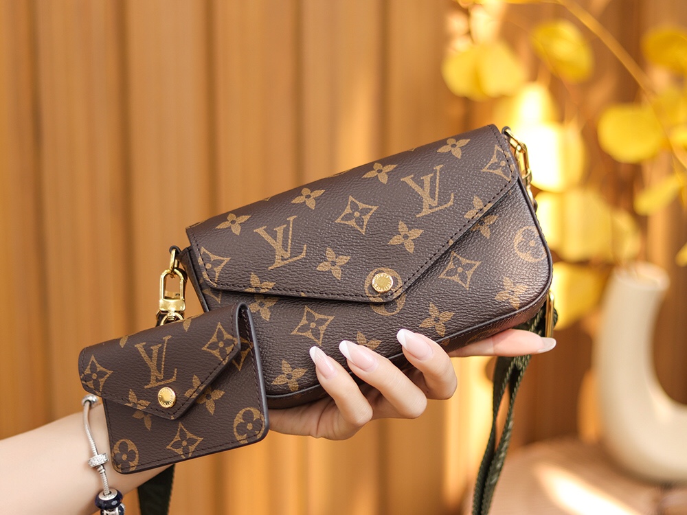 Louis Vuitton Classic Vintage-Inspired Crossbody/Shoulder Bag
