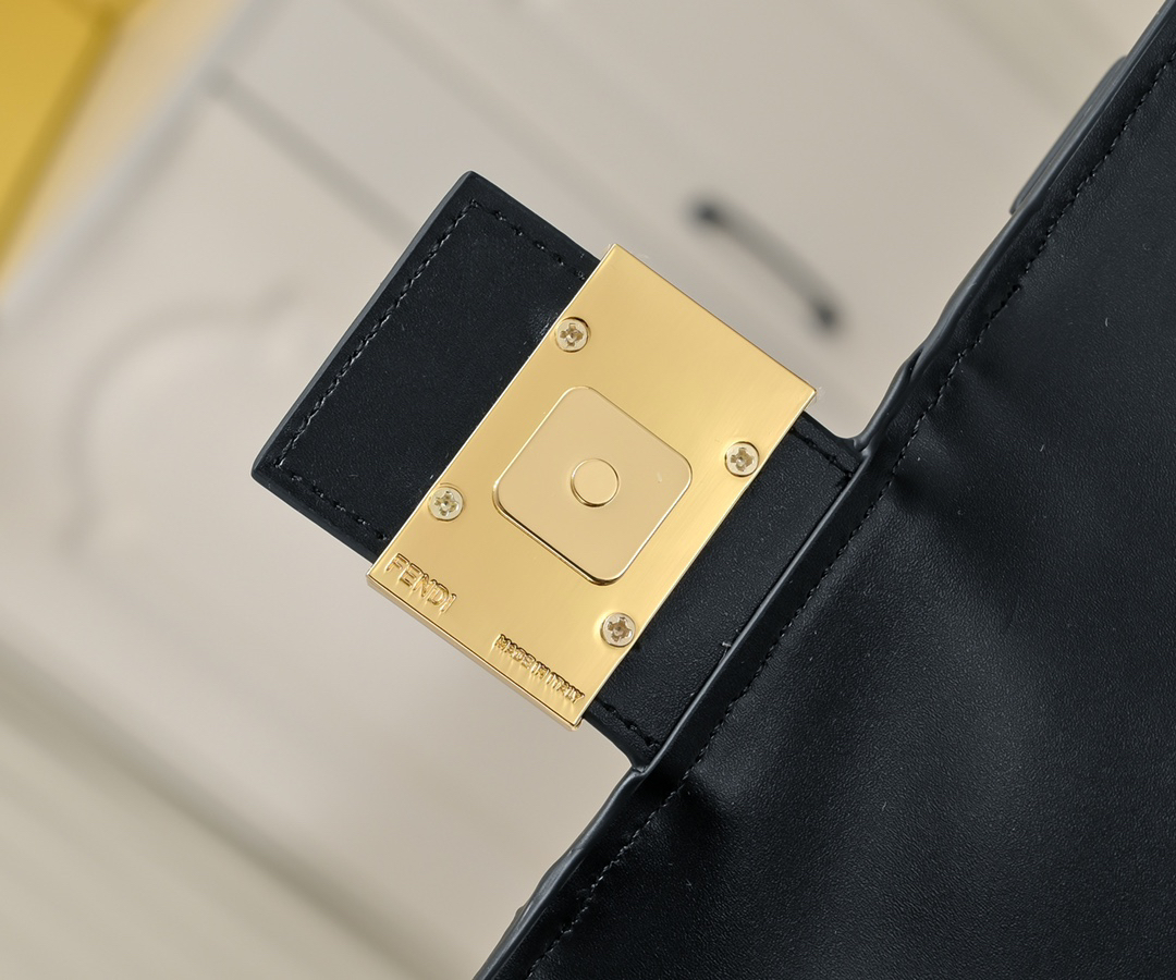 Fendi Baguette Multi-Pocket Handbag