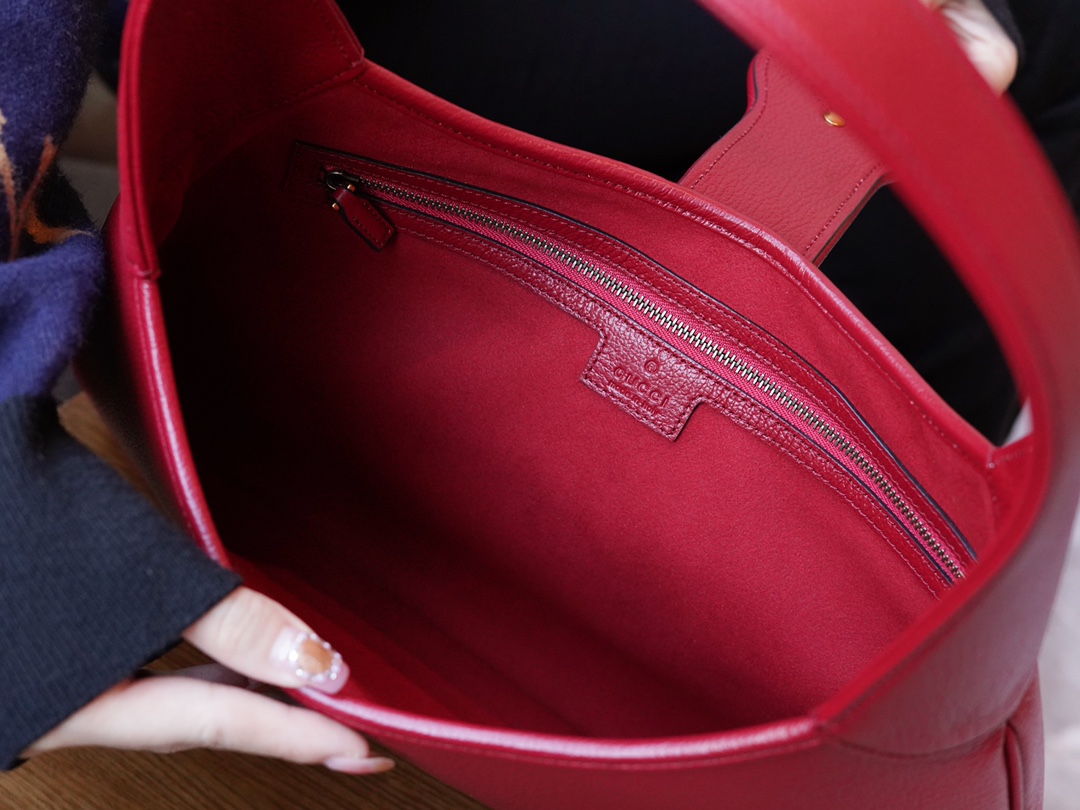 GUCCI Chip-Embedded Aphrodite Medium Handbag