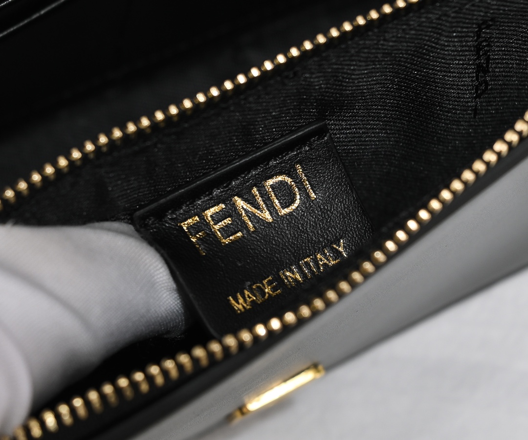 Fendi Chain Shoulder & Crossbody Bag