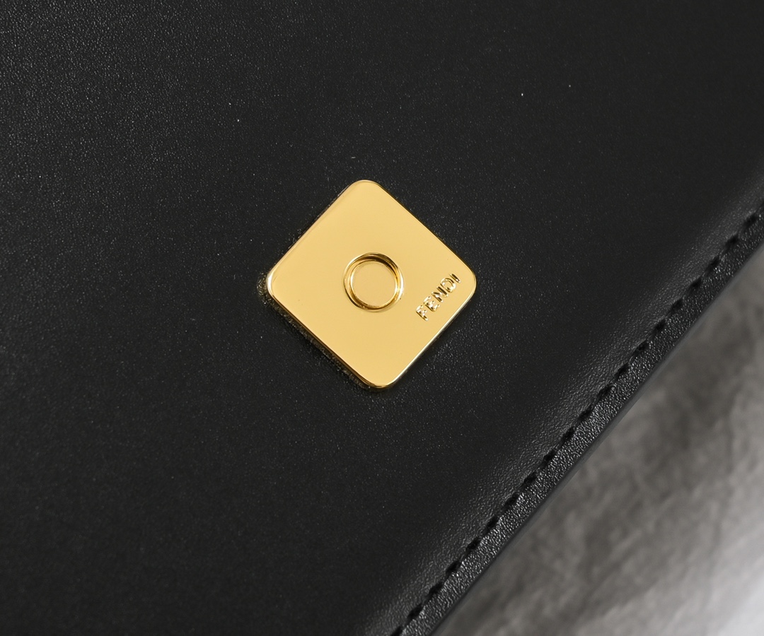 Fendi Chain Shoulder & Crossbody Bag