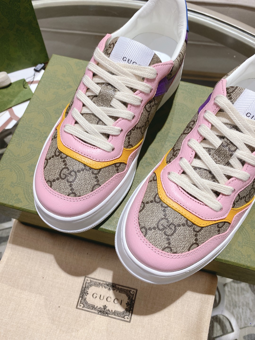 Gucci Vintage-Inspired Leather Sneakers/Flat Shoes