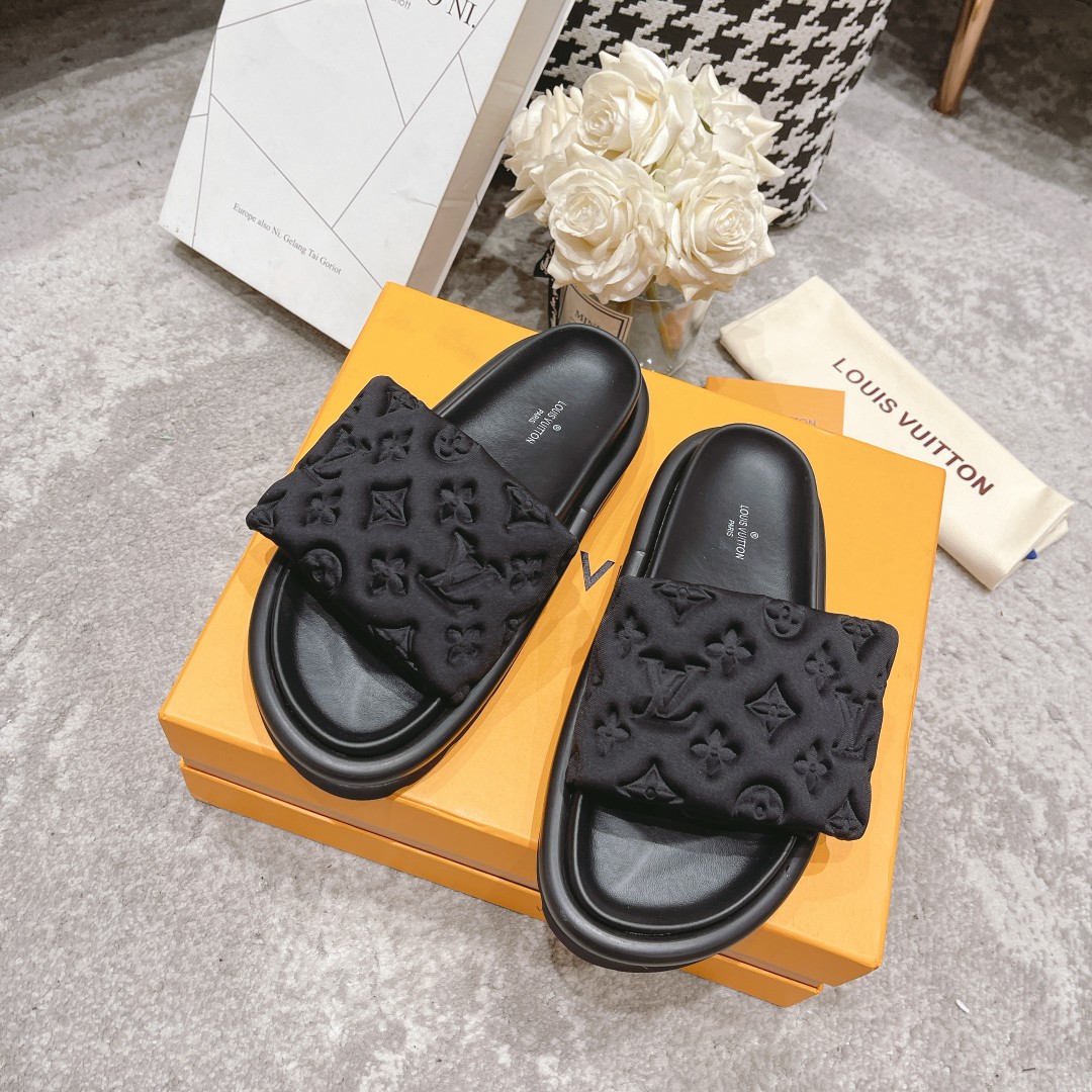 LV Fashionable Classic Versatile Leather Slippers