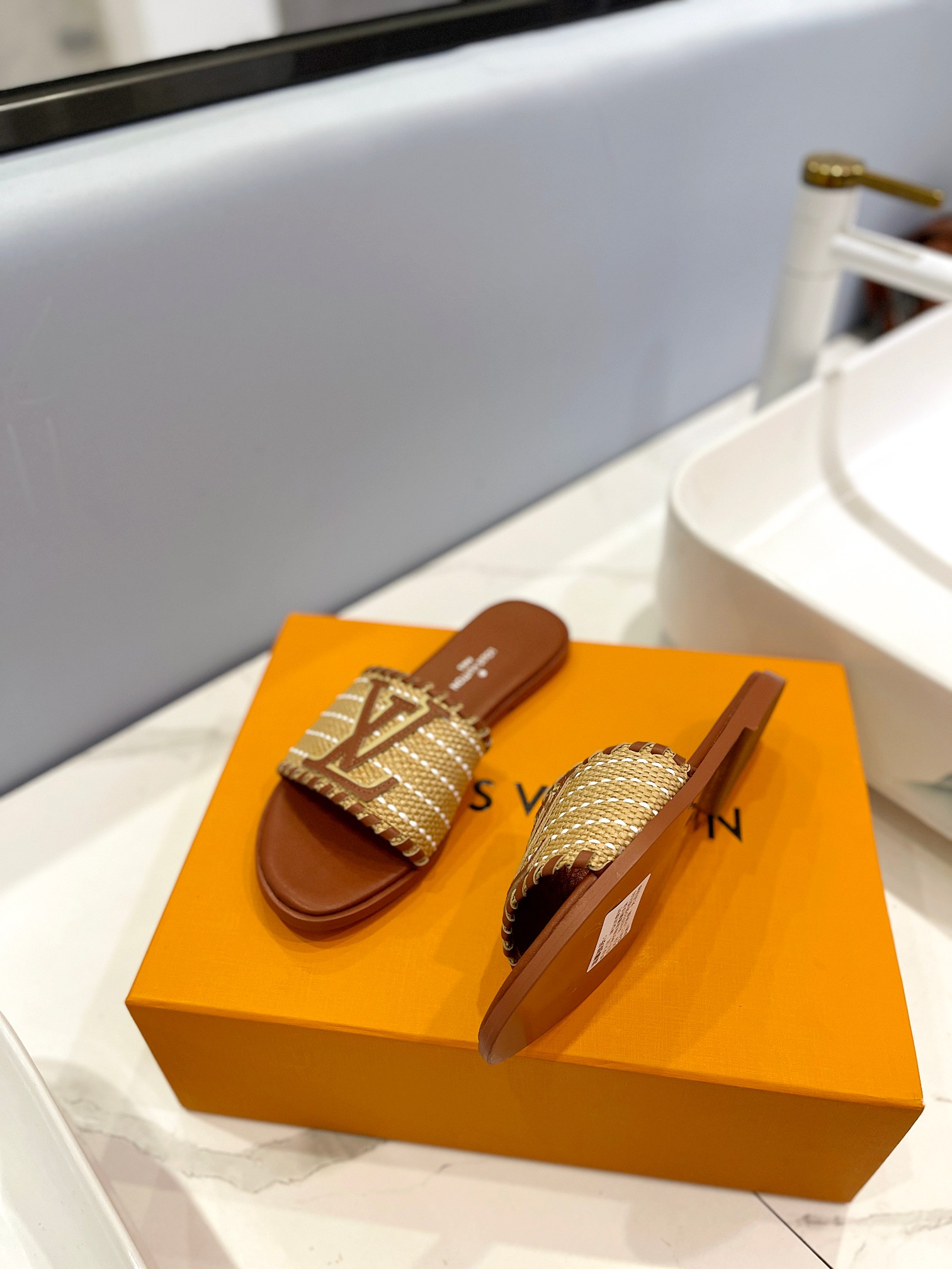 LV Resort-Style Flat Slippers