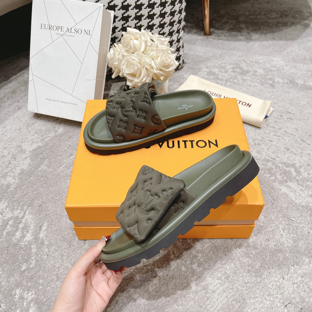 LV Fashionable Classic Versatile Leather Slippers