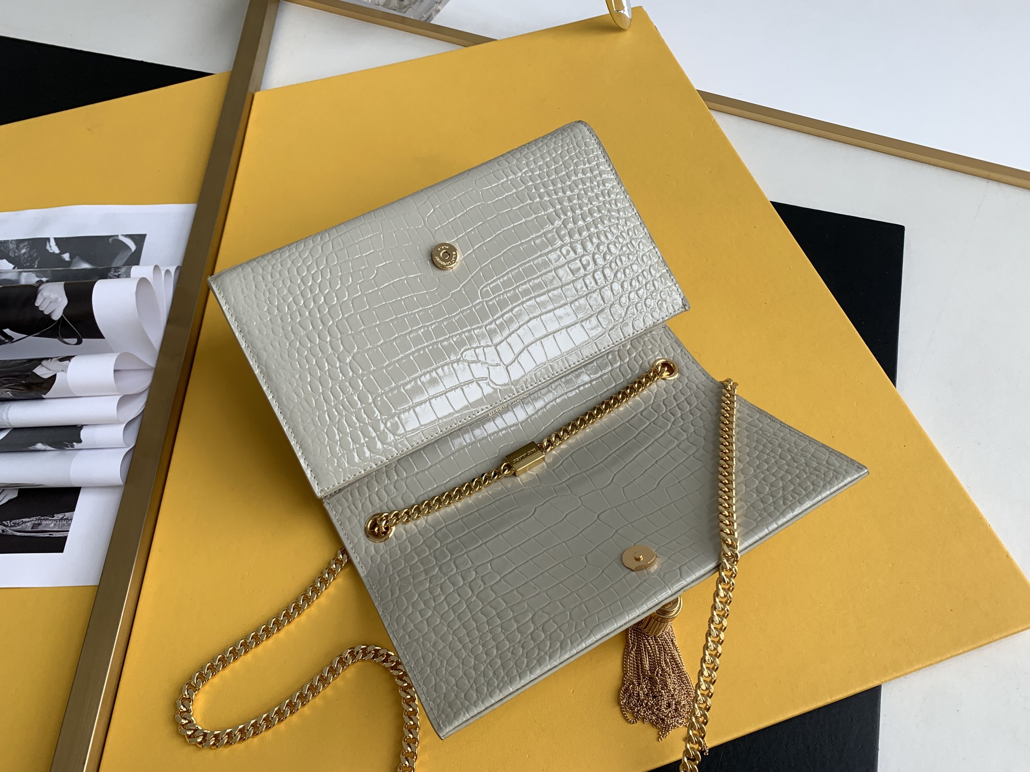 Saint Laurent Classic Chain Shoulder/Crossbody Bag in White for Women