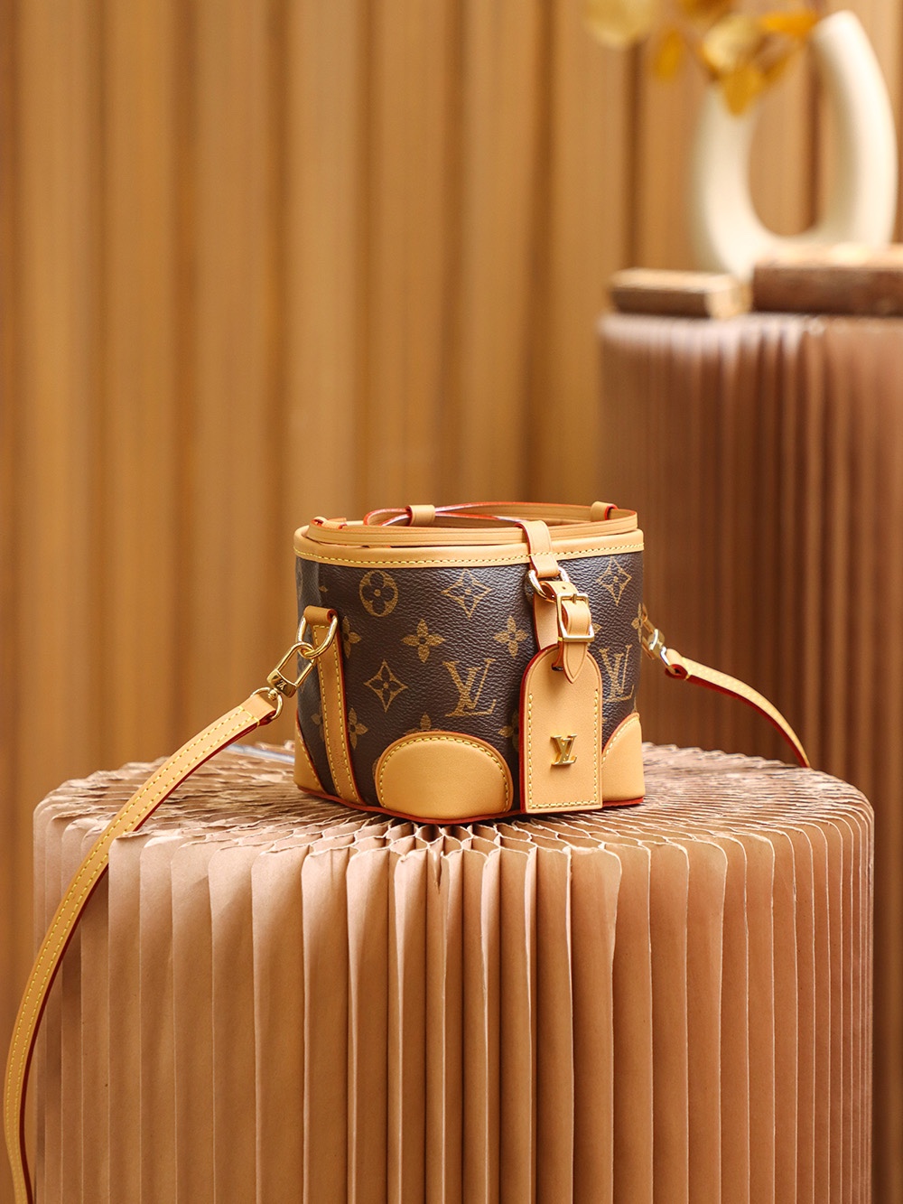 Louis Vuitton Versatile Bucket Bag with Handle and Strap