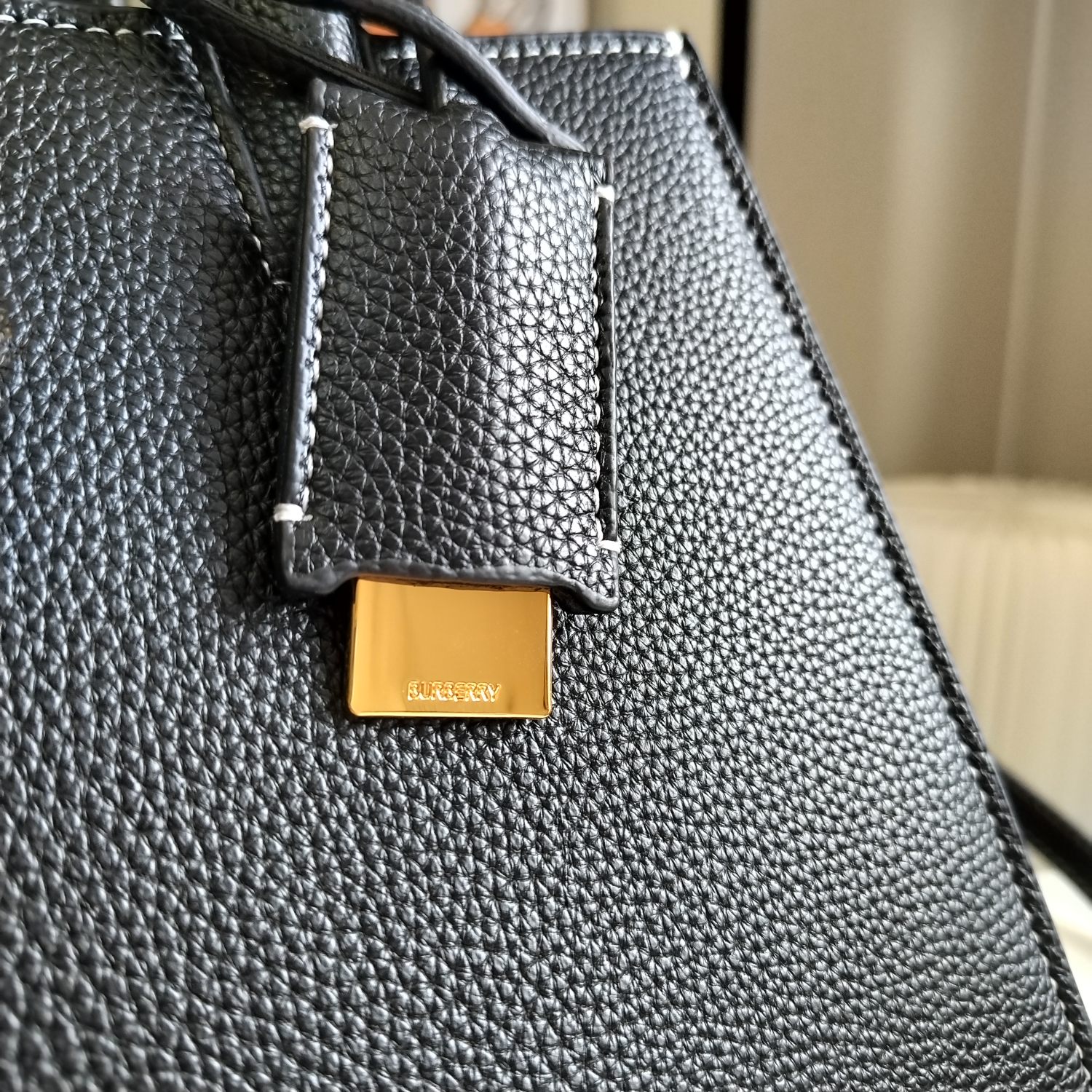 Burberry Leather Elegant Handbag