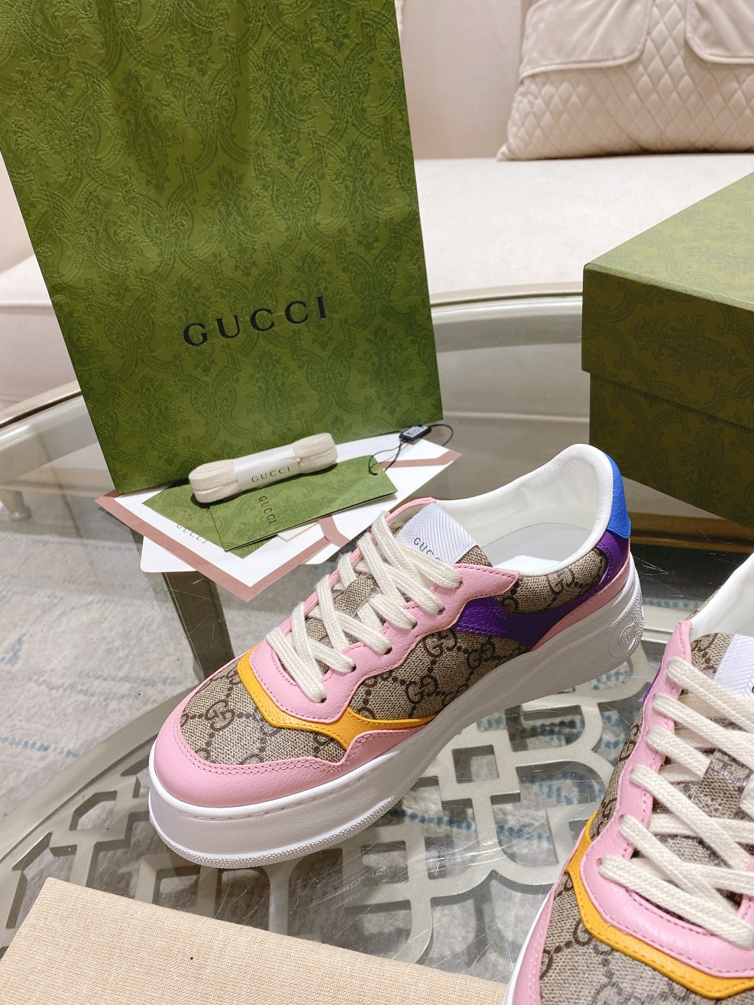 Gucci Vintage-Inspired Leather Sneakers/Flat Shoes
