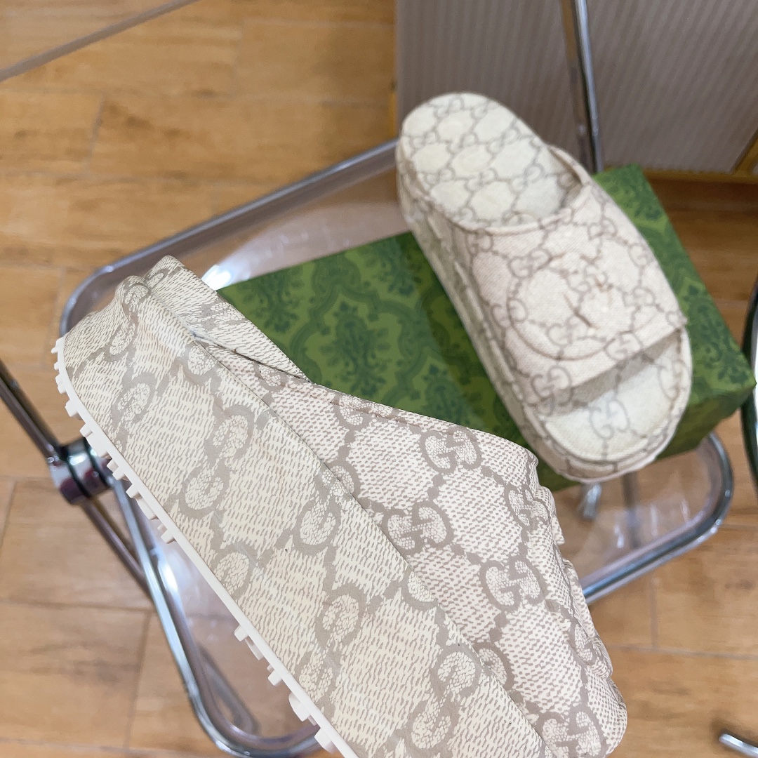 Gucci Print Vibrant Chunky-Sole Sandals