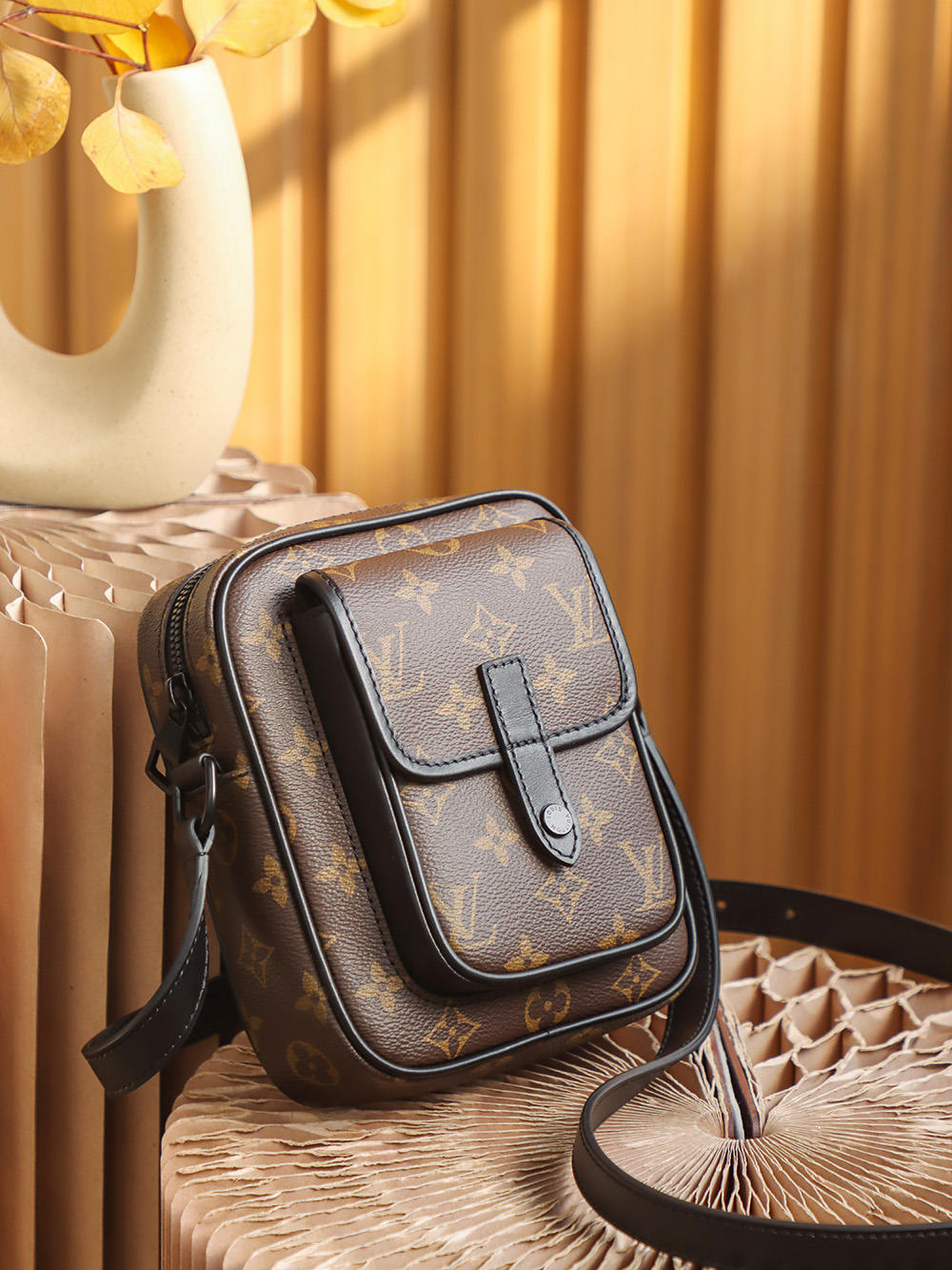 Louis Vuitton Classic Vintage-Style Square Leather Crossbody/Shoulder Bag