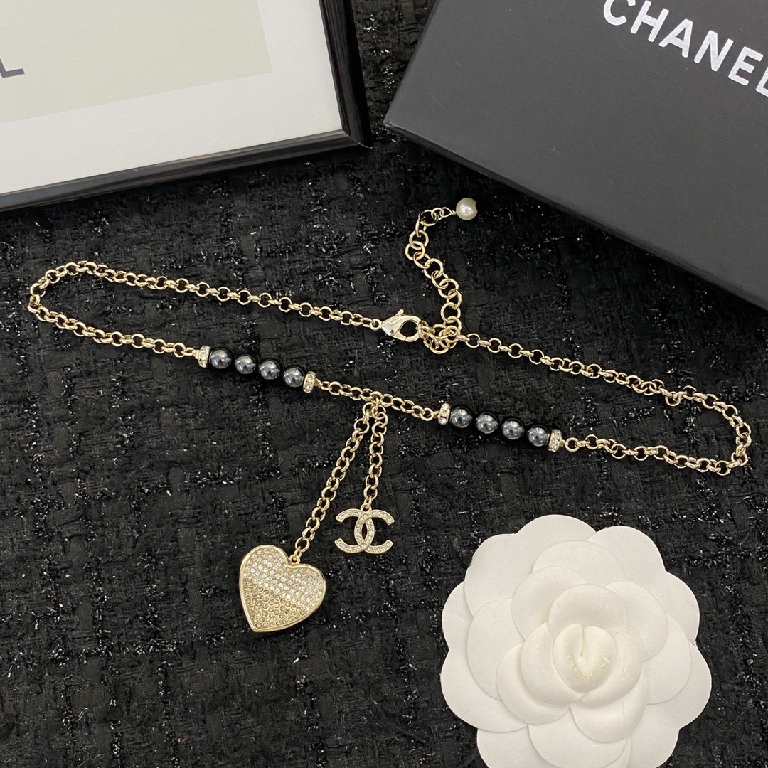 Chanel Gradient Diamond Heart Pearl Necklac