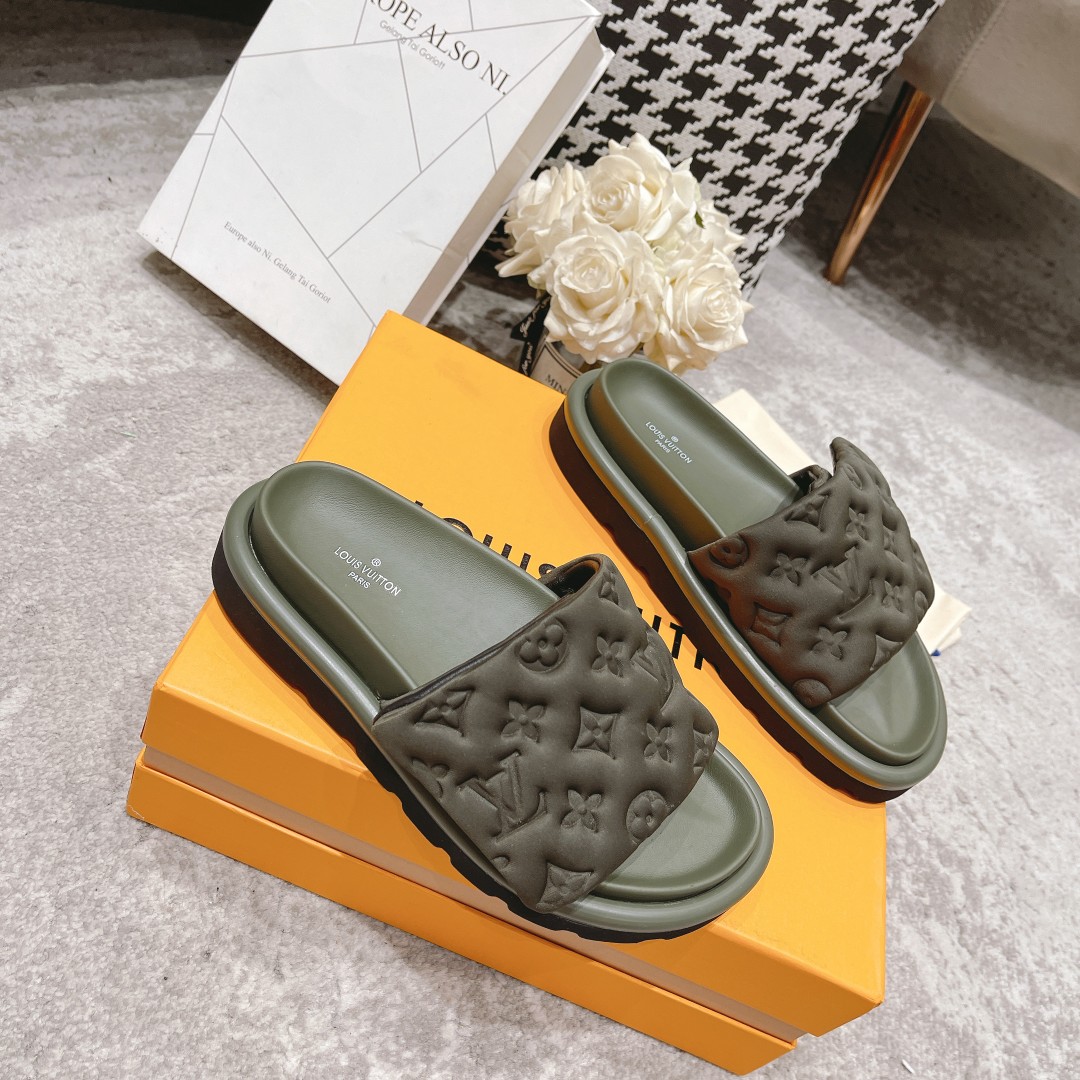 LV Fashionable Classic Versatile Leather Slippers