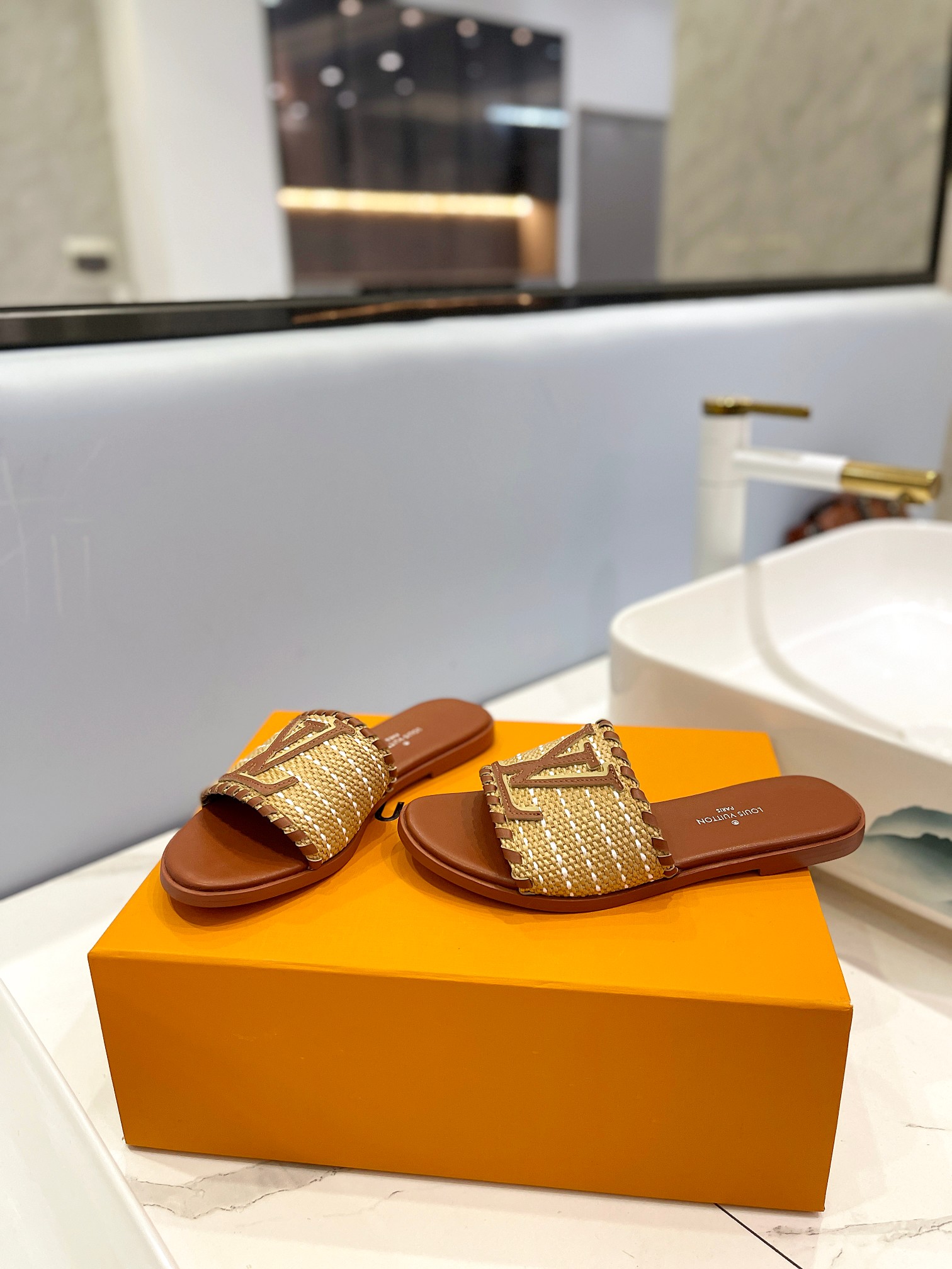 LV Resort-Style Flat Slippers