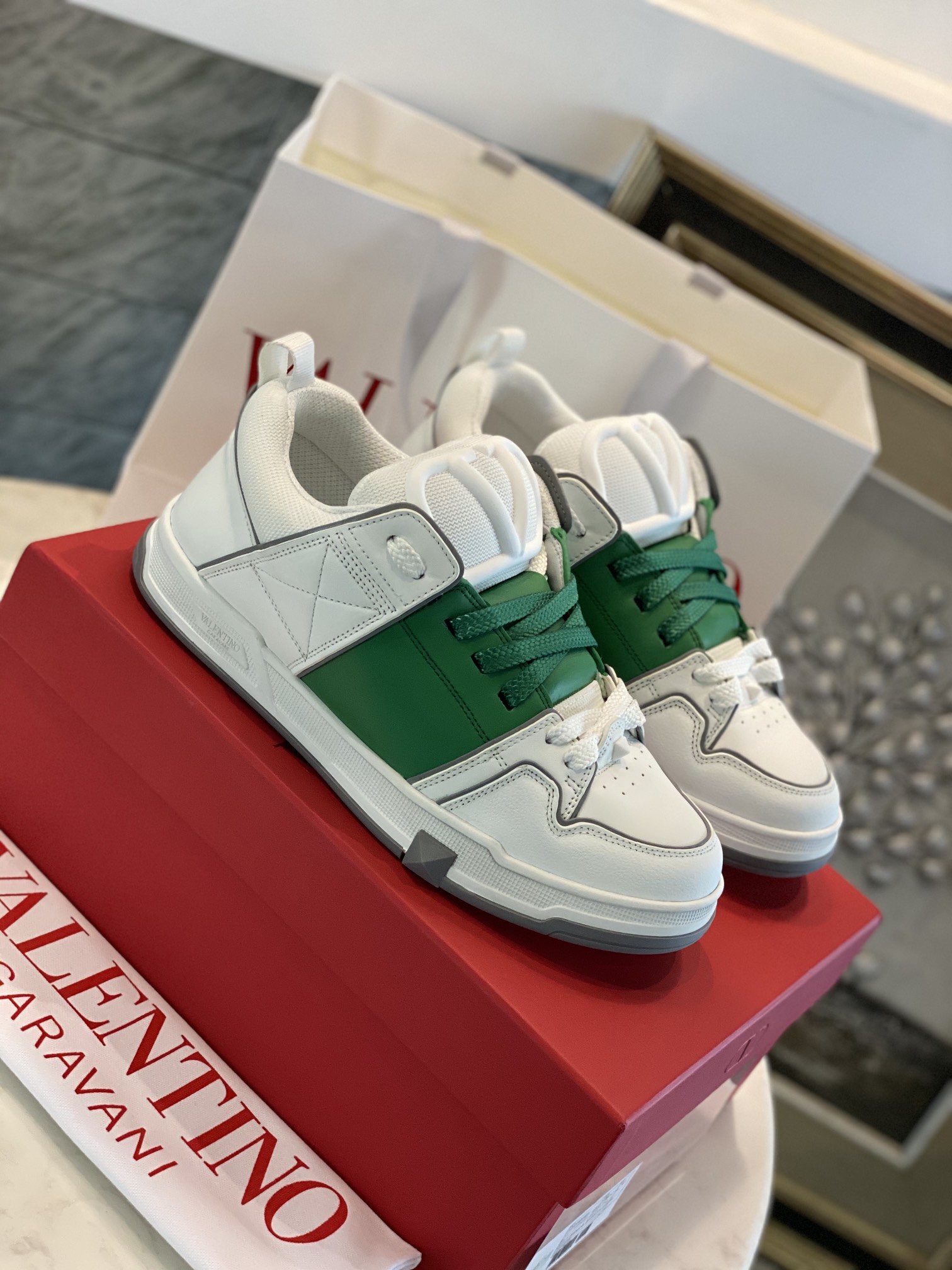 Valentino ONE STUD Calfskin Lace-Up Sneakers