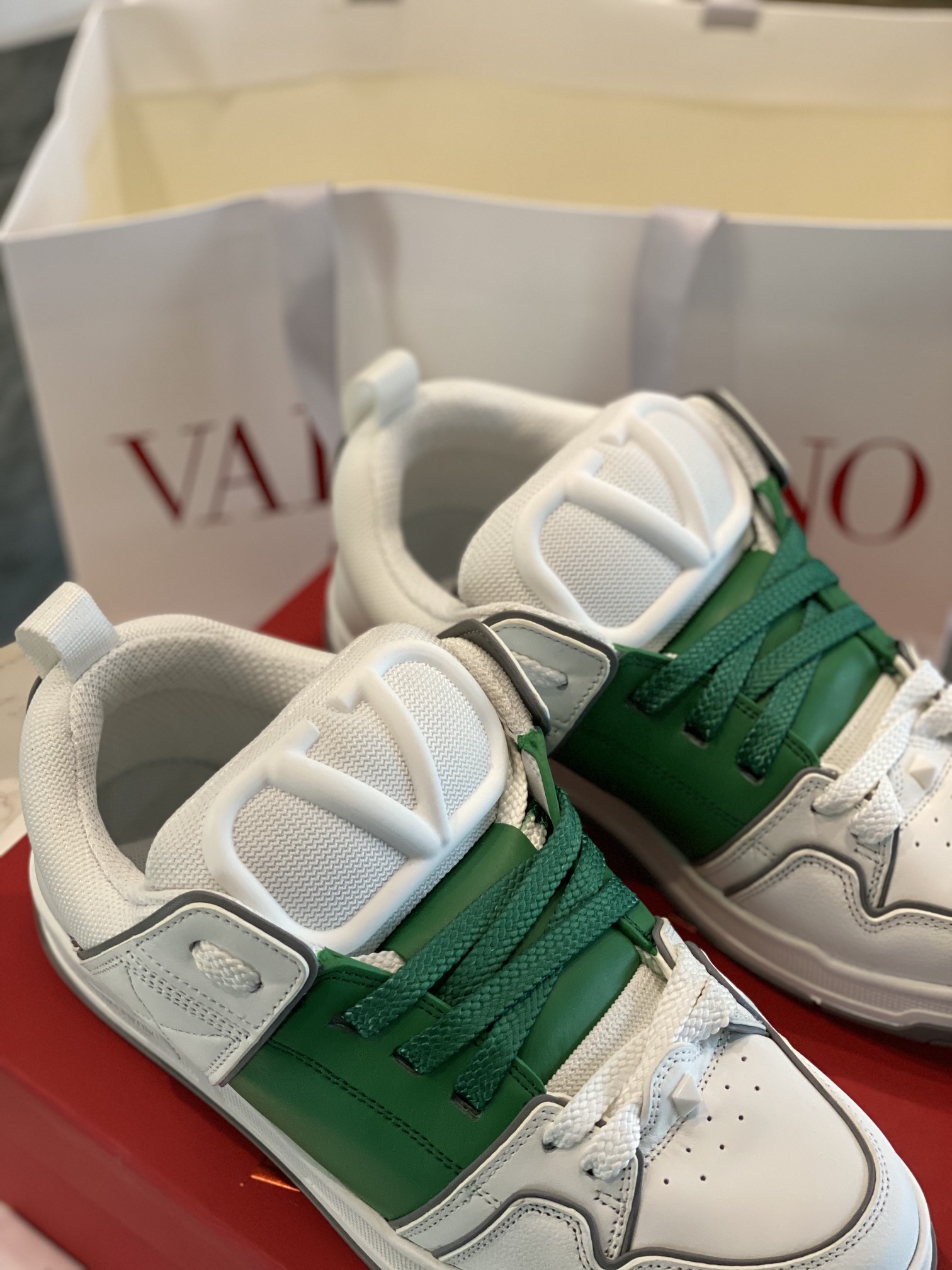 Valentino ONE STUD Calfskin Lace-Up Sneakers