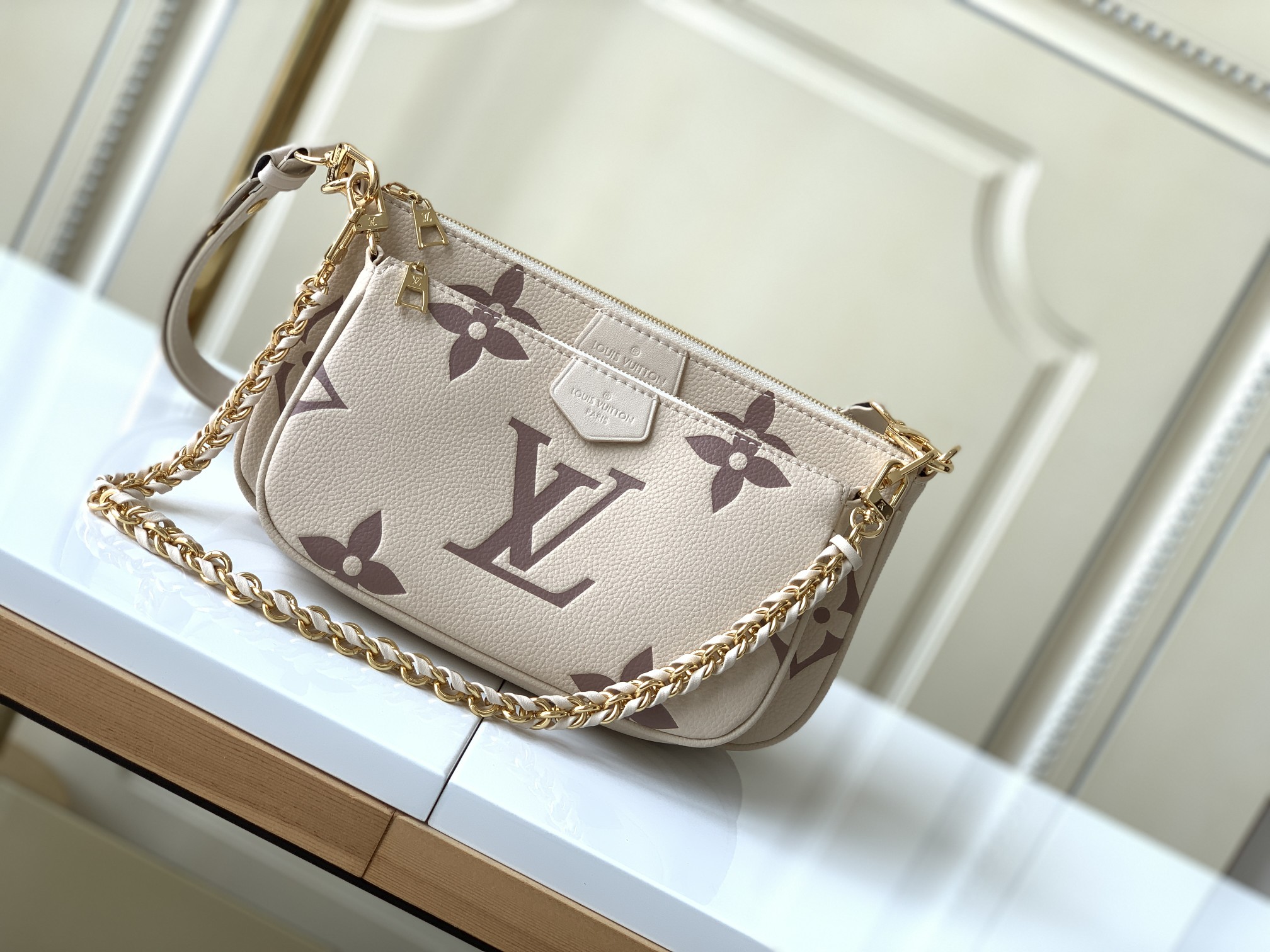 Louis Vuitton Classic Vintage-Inspired Crossbody/Shoulder Bag