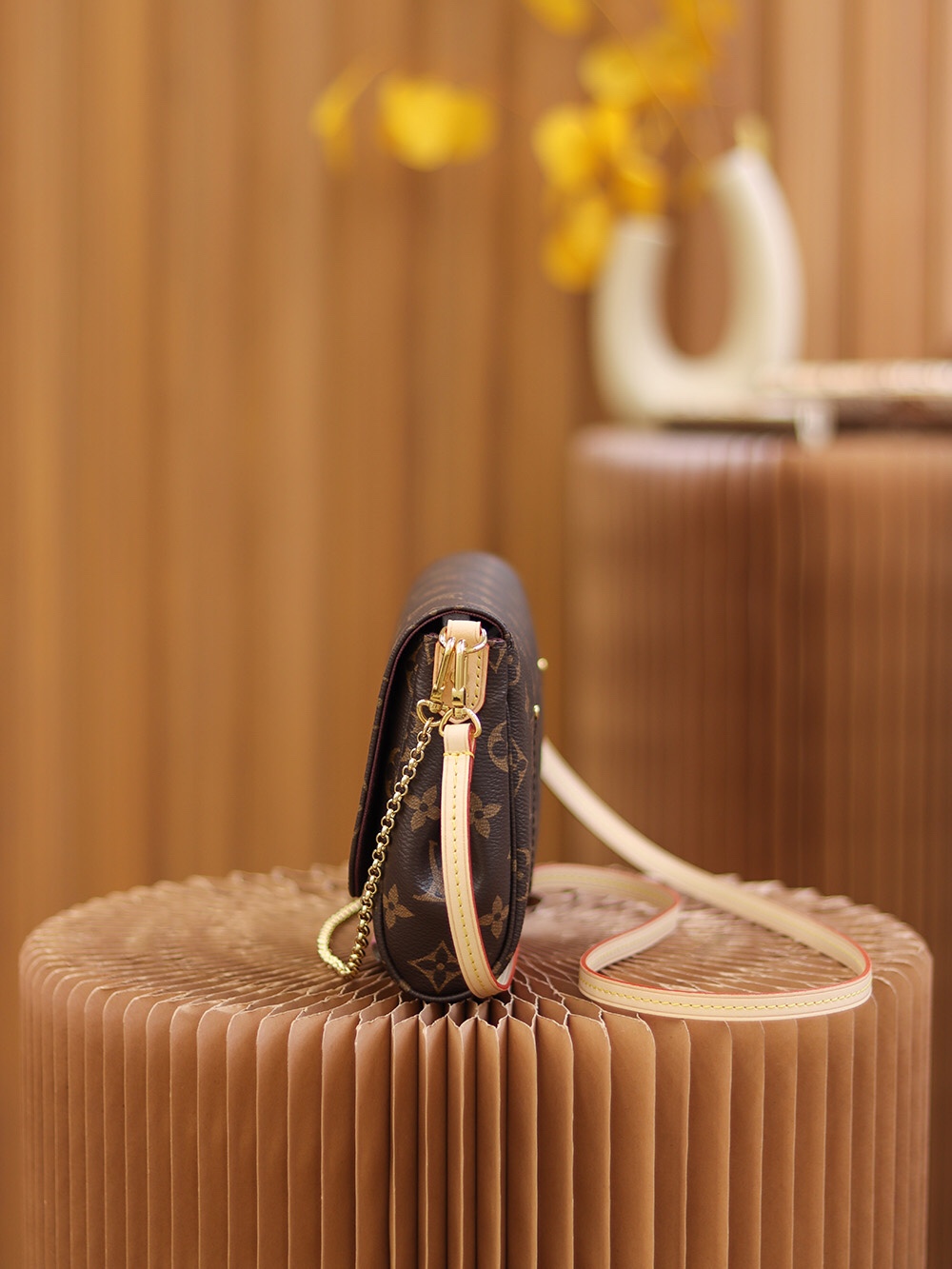 Louis Vuitton Classic Vintage-Inspired Crossbody/Shoulder Bag