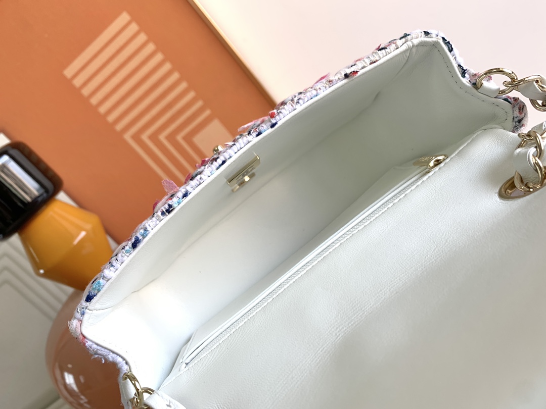 Chanel Autumn-Winter Tweed Elegant Crossbody Bag