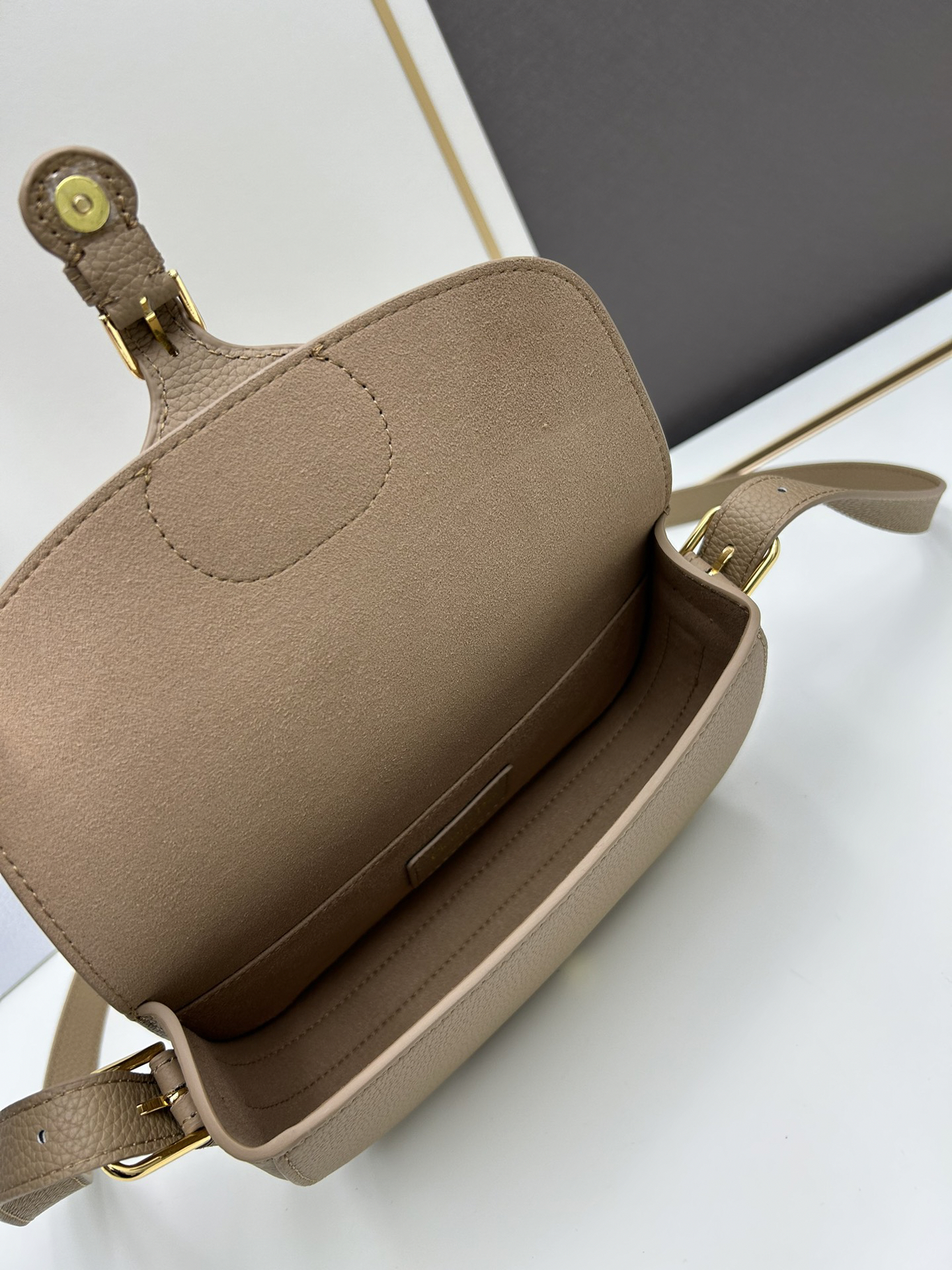 DIOR First-Layer Cowhide Saddle Bag