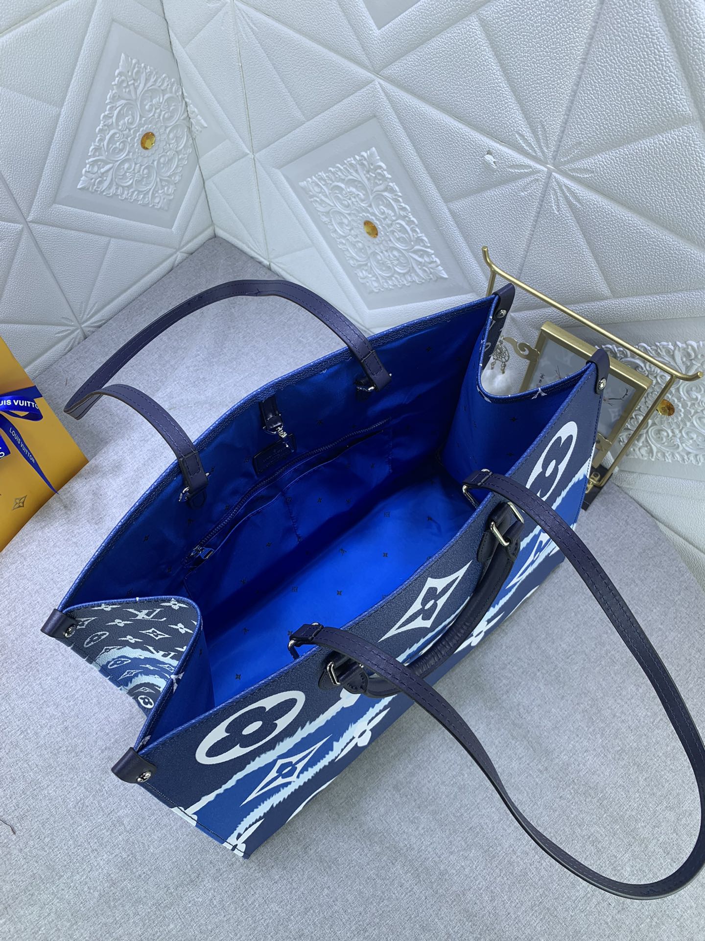 Louis Vuitton Classic Fashionable Tote Bag