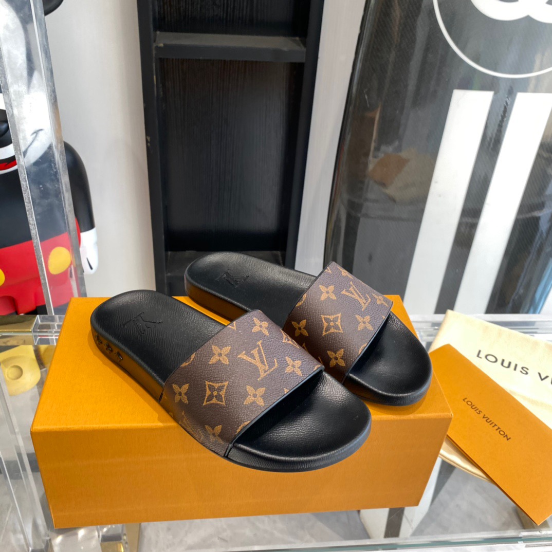 LV Fashionable Classic Versatile Leather Slippers