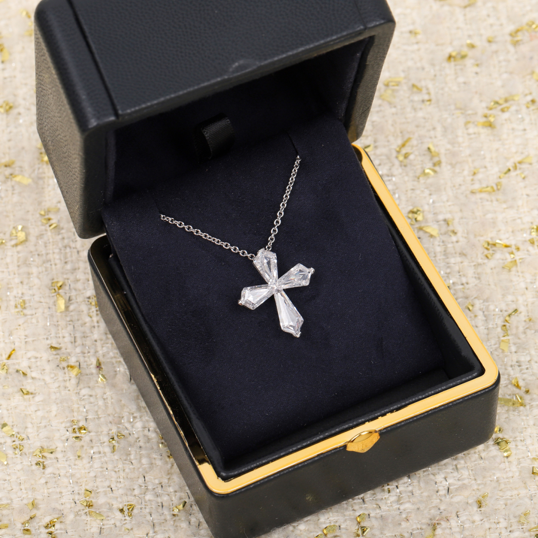 GRAFF CRISS Cross Diamond Pendant Necklace