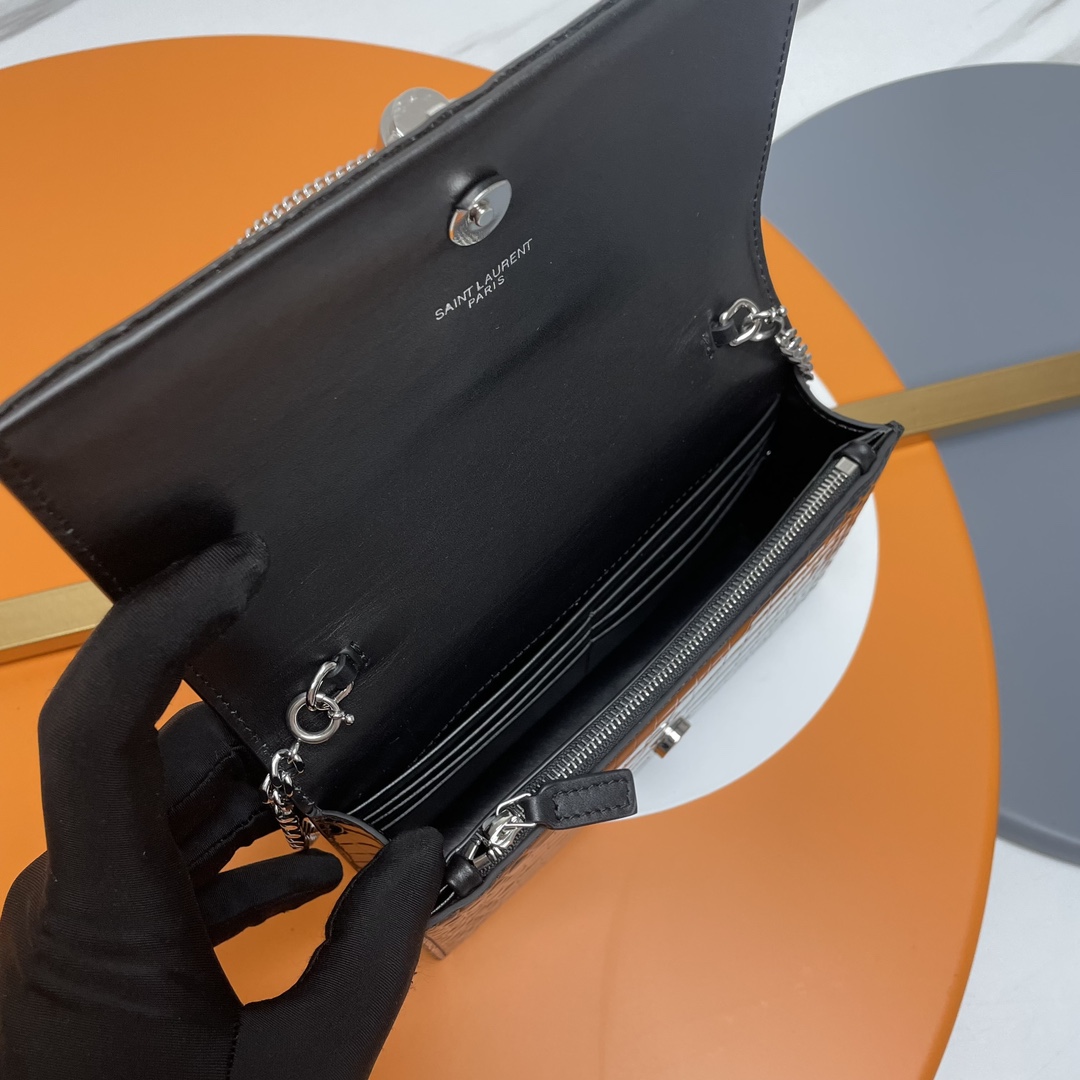 Saint Laurent Classic Chain Shoulder/Crossbody Bag for Women  in Black