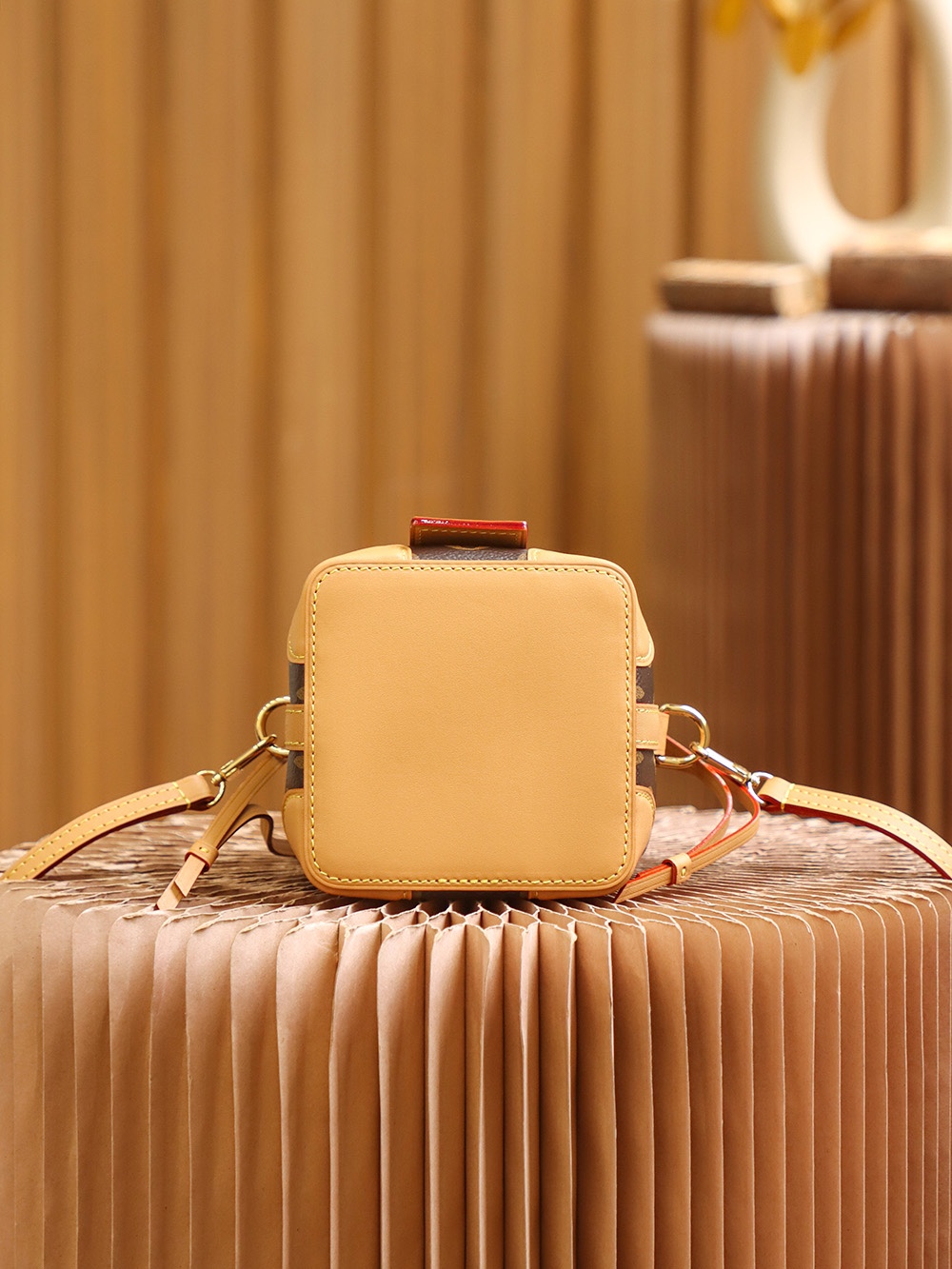 Louis Vuitton Versatile Bucket Bag with Handle and Strap