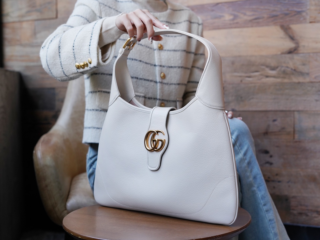 GUCCI Chip-Embedded Aphrodite Medium Handbag
