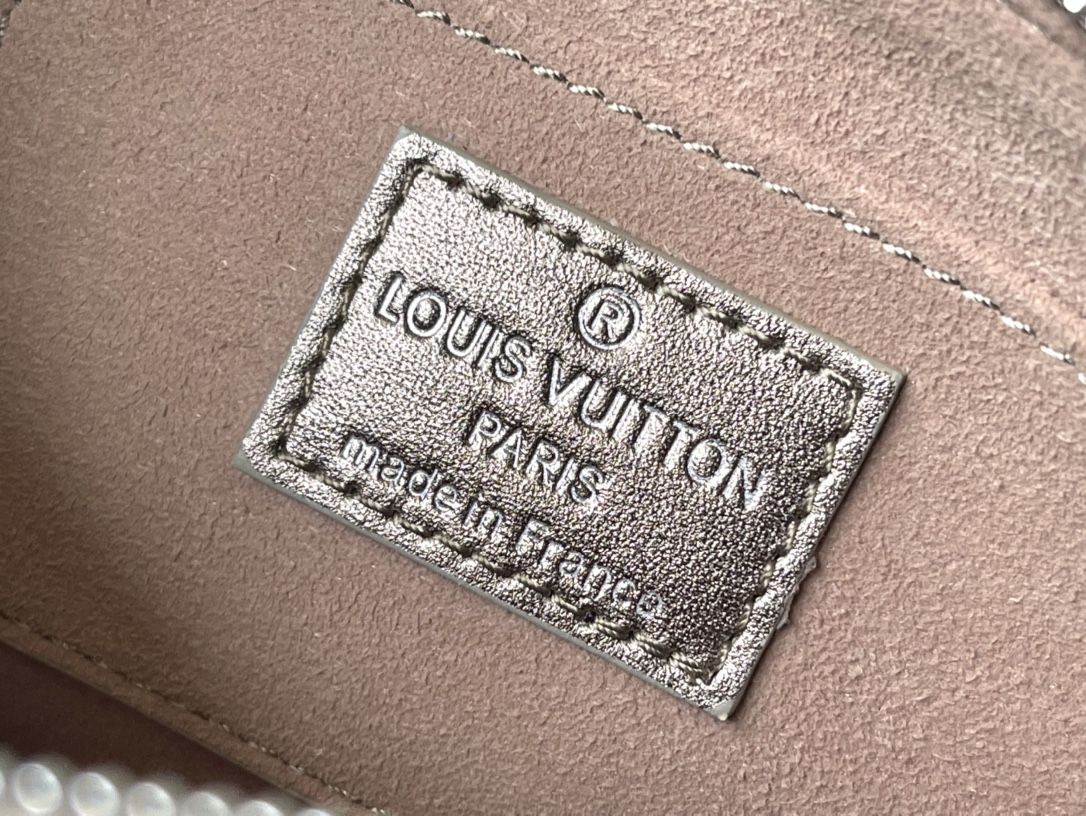 Louis Vuitton Stylish Versatile Leather Crossbody/Shoulder Bag