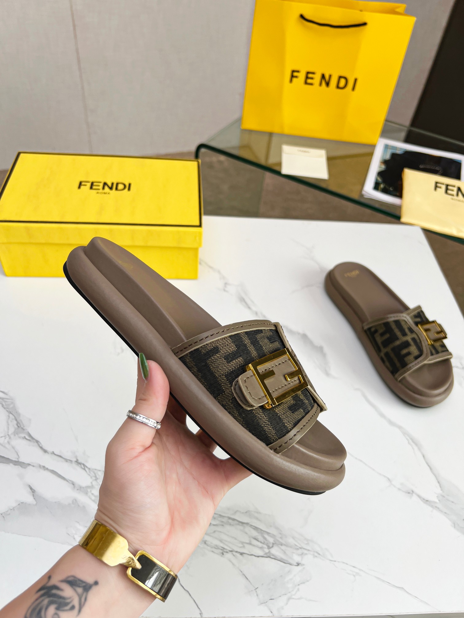 FENDI Casual Slippers