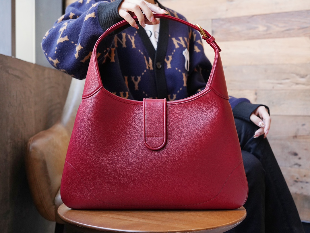 GUCCI Chip-Embedded Aphrodite Medium Handbag