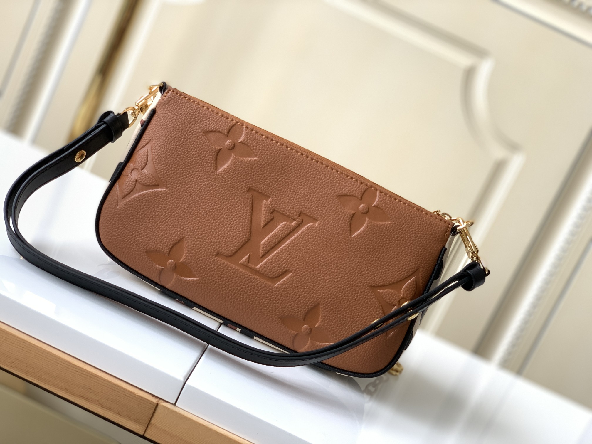 Louis Vuitton Classic Vintage-Inspired Crossbody/Shoulder Bag
