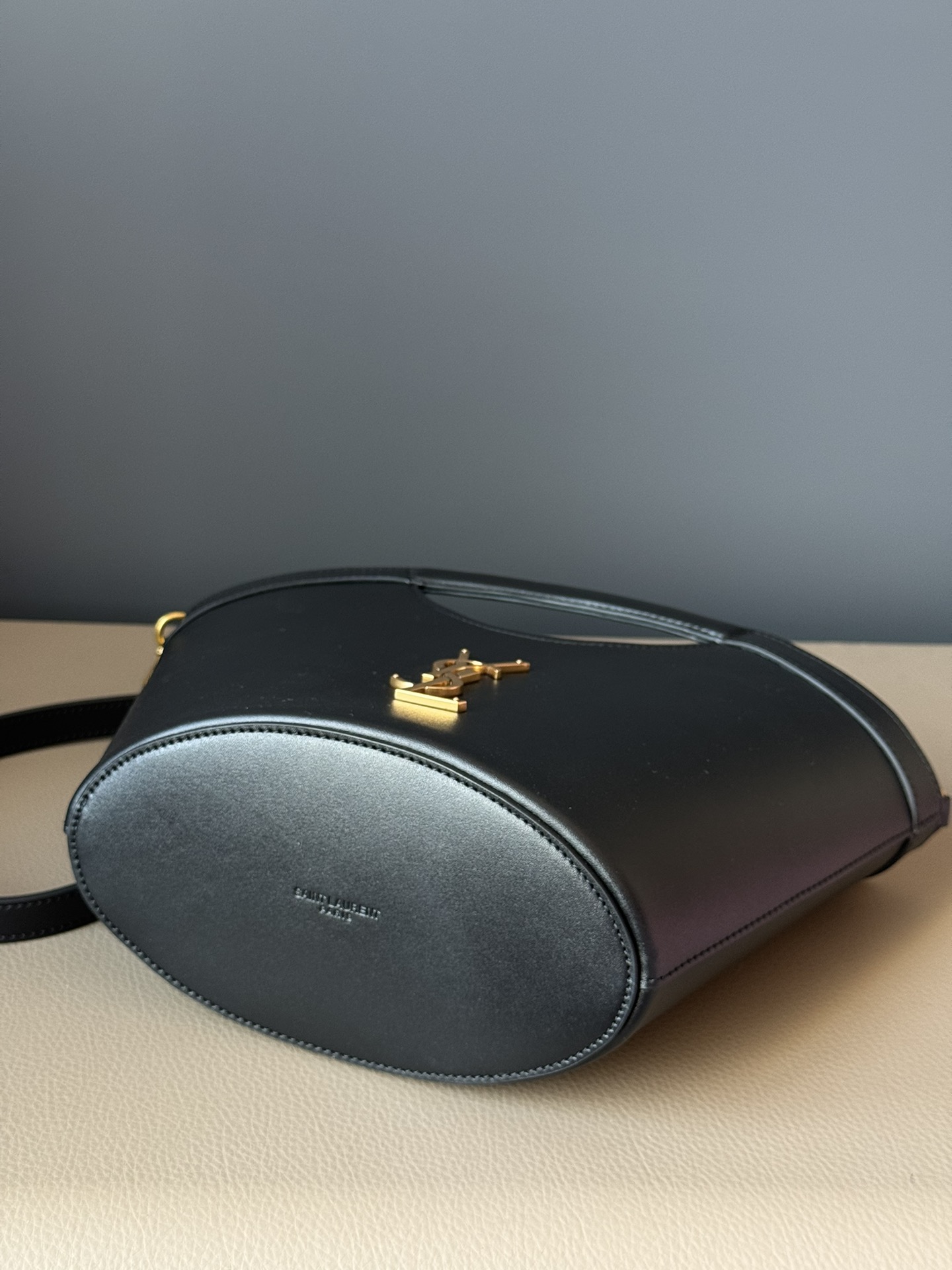 Saint Laurent Refined NEW SHAPE Leather Tote Bag