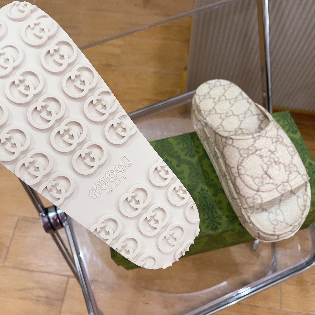 Gucci Print Vibrant Chunky-Sole Sandals