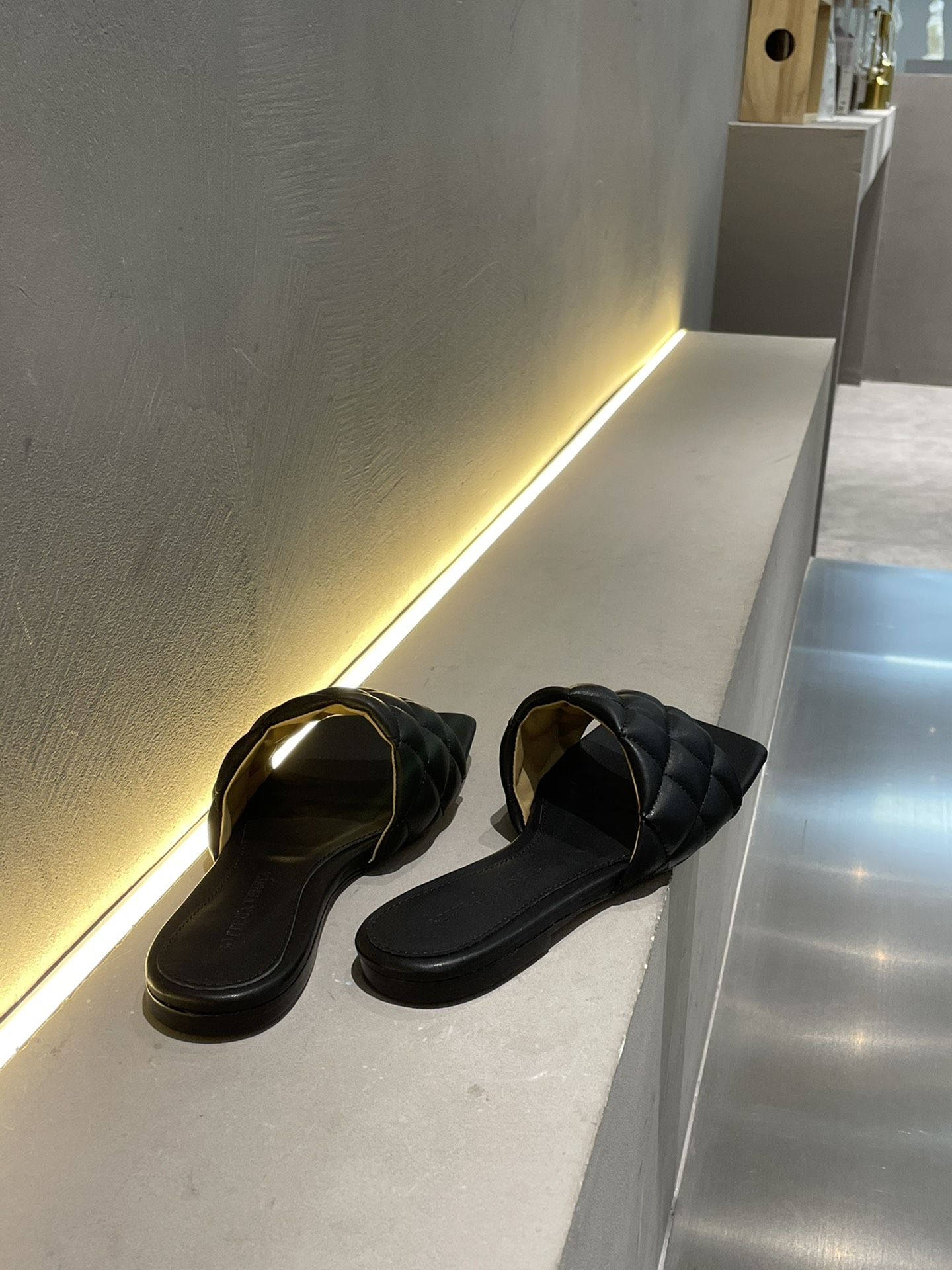 Bottega Veneta Rhombus flat-bottomed slippers