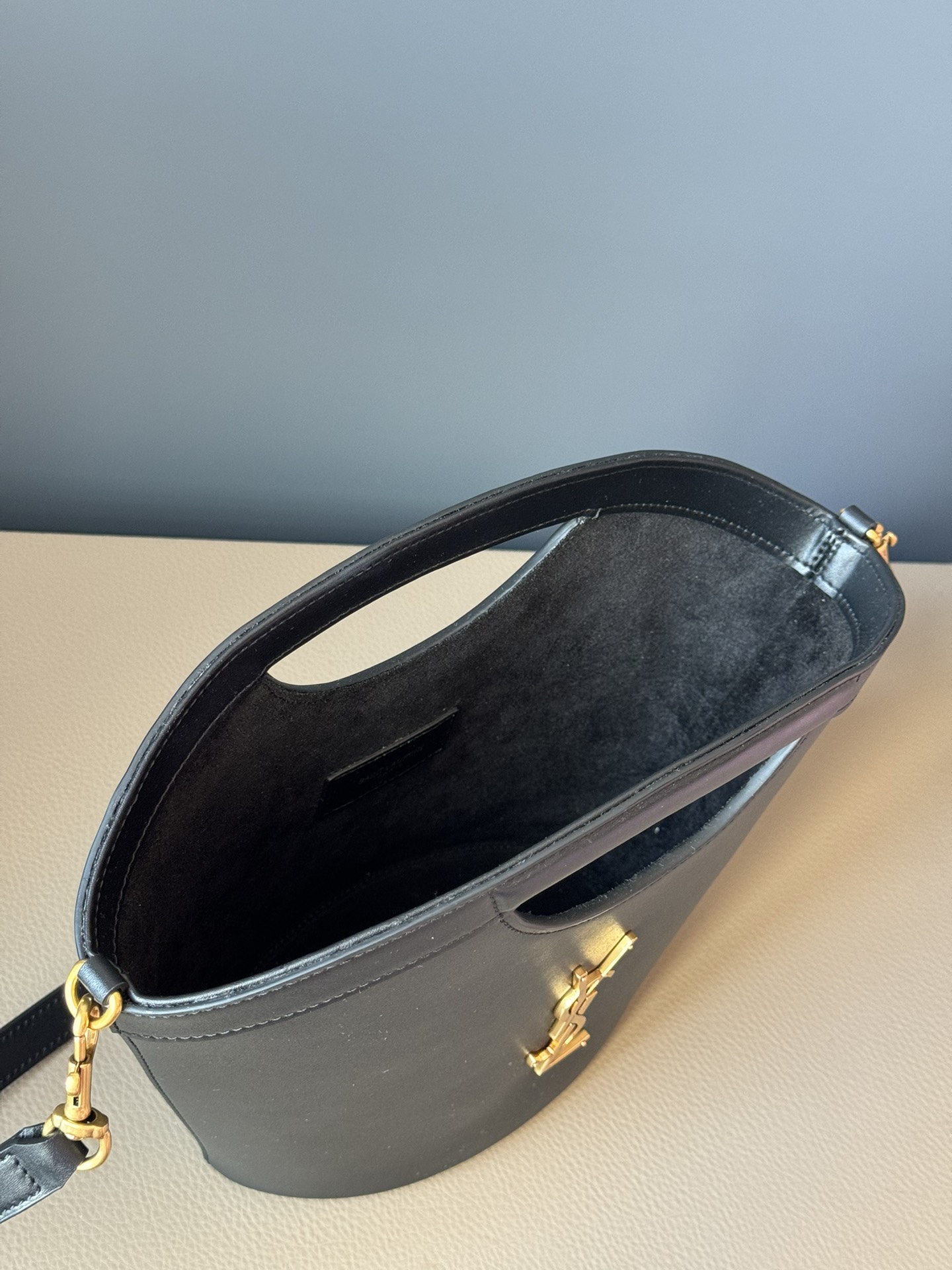 Saint Laurent Refined NEW SHAPE Leather Tote Bag