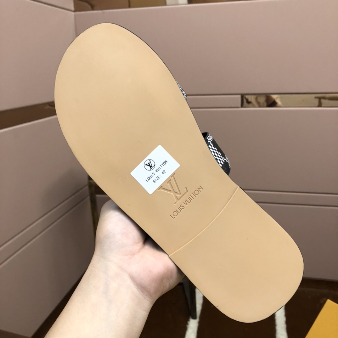 LV Fashionable Classic Versatile Leather Slippers