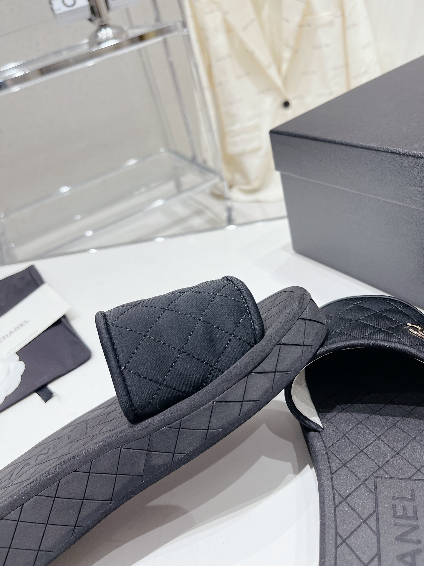 Chanel Black Classic Versatile Slippers