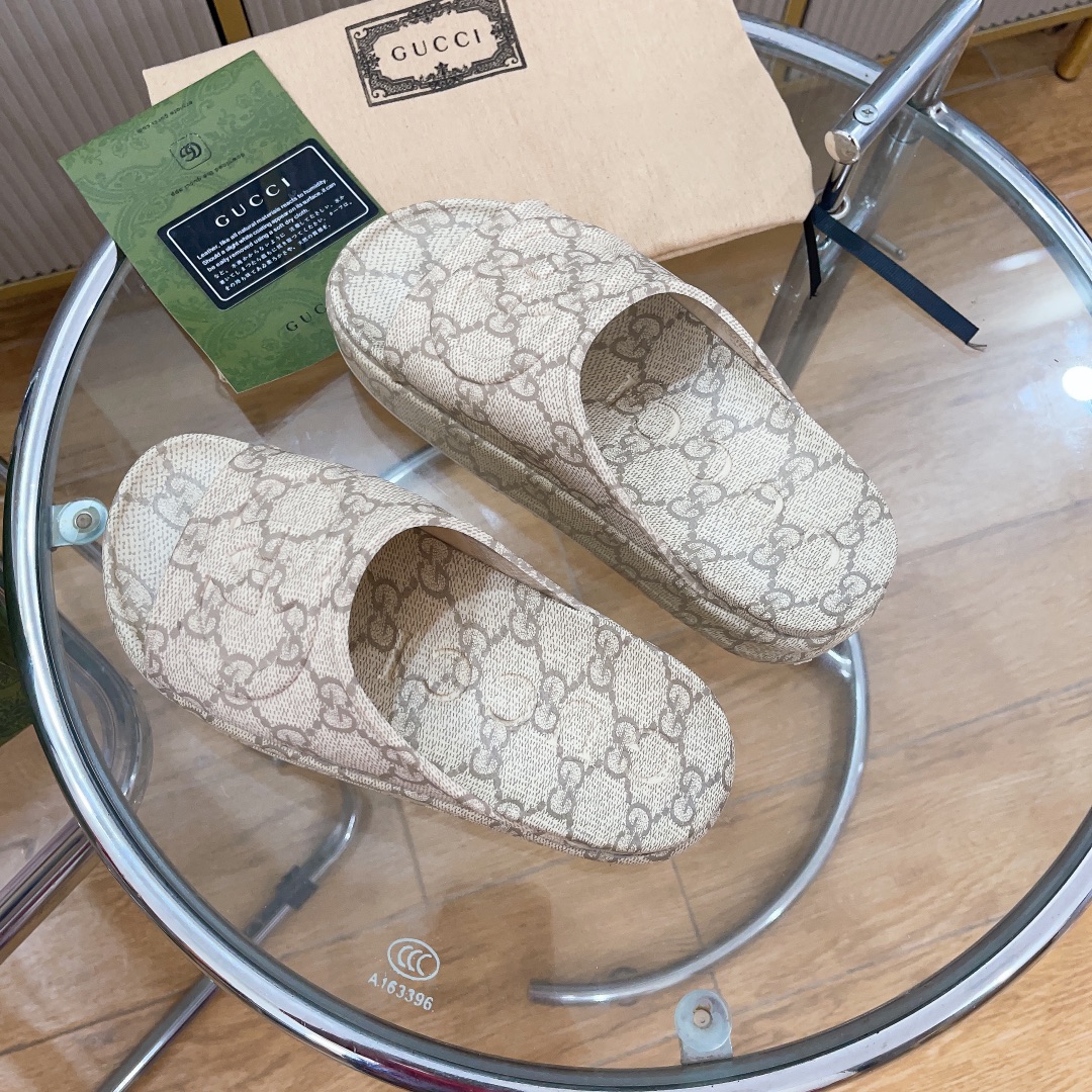 Gucci Print Vibrant Chunky-Sole Sandals